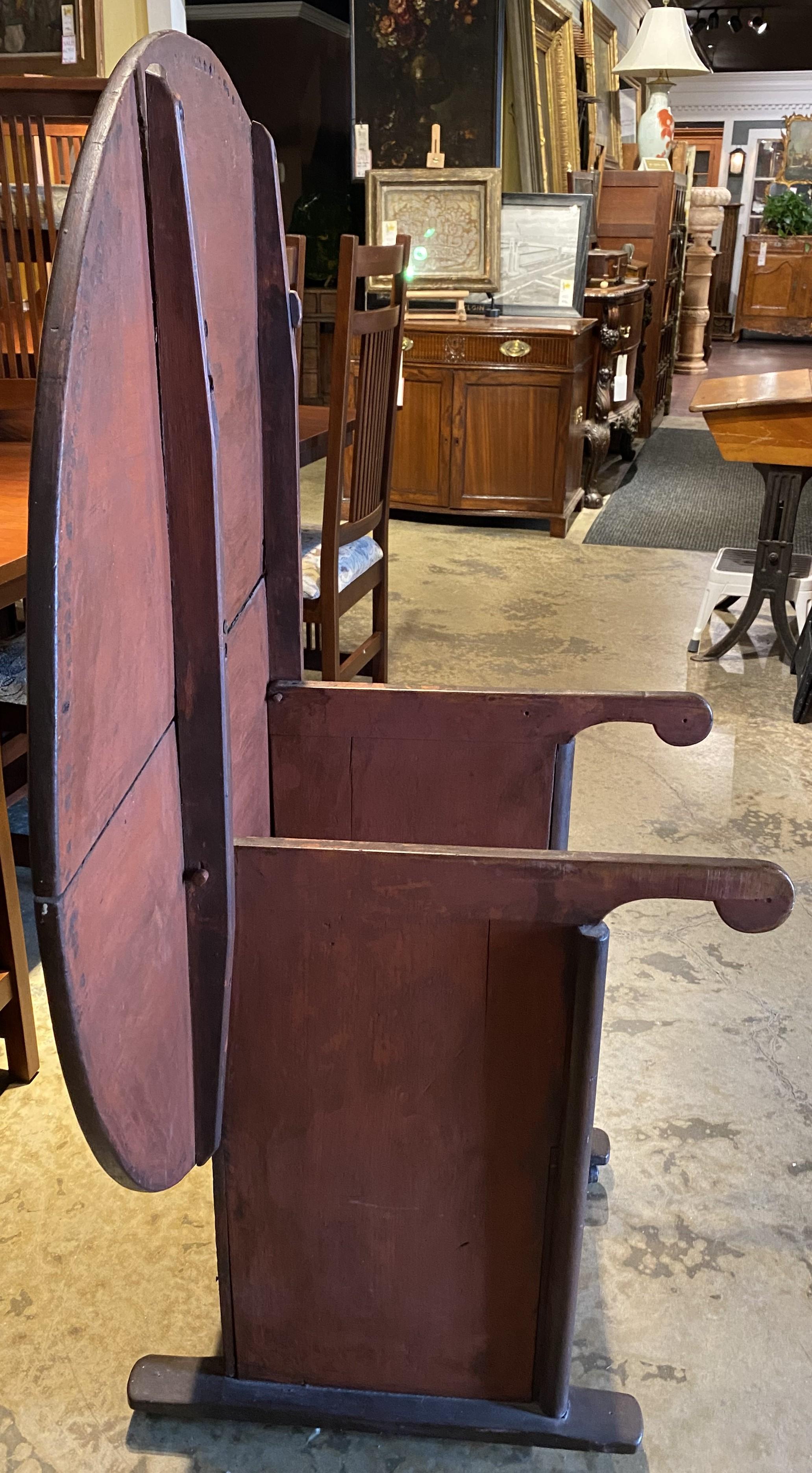 18th/19th Century Hutch or Chair Table in Old Red Surface In Good Condition For Sale In Milford, NH