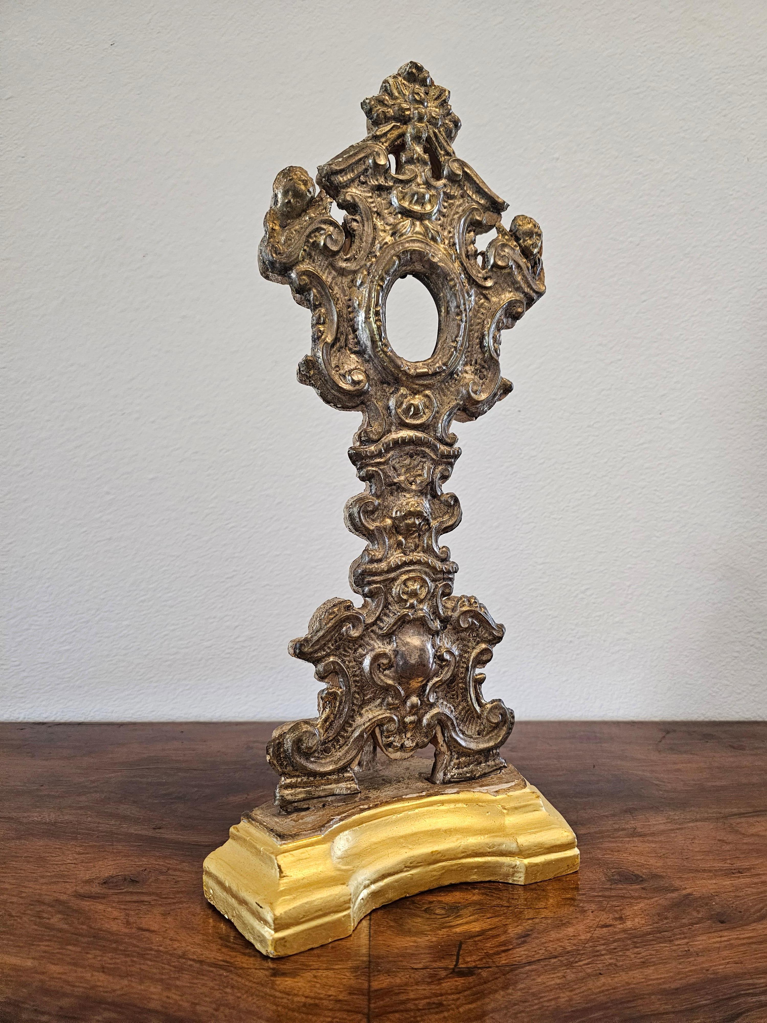 Reliquaire d'autel baroque italien d'autel Monstrance en métal argenté du 18e/19e siècle  en vente 9