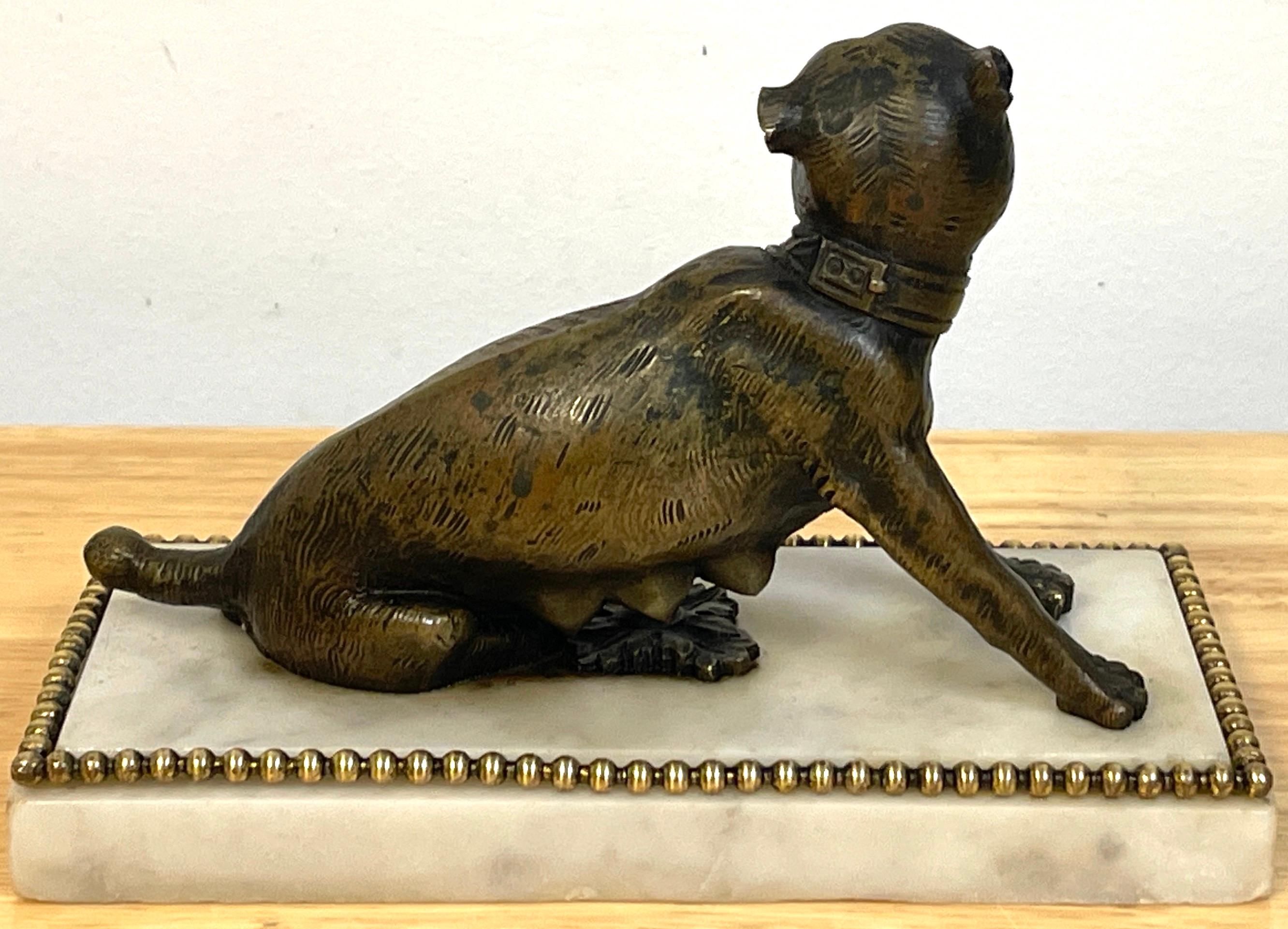 Figure en bronze italienne du 18ème et 19ème siècle représentant une « Loup » assise Bon état - En vente à West Palm Beach, FL