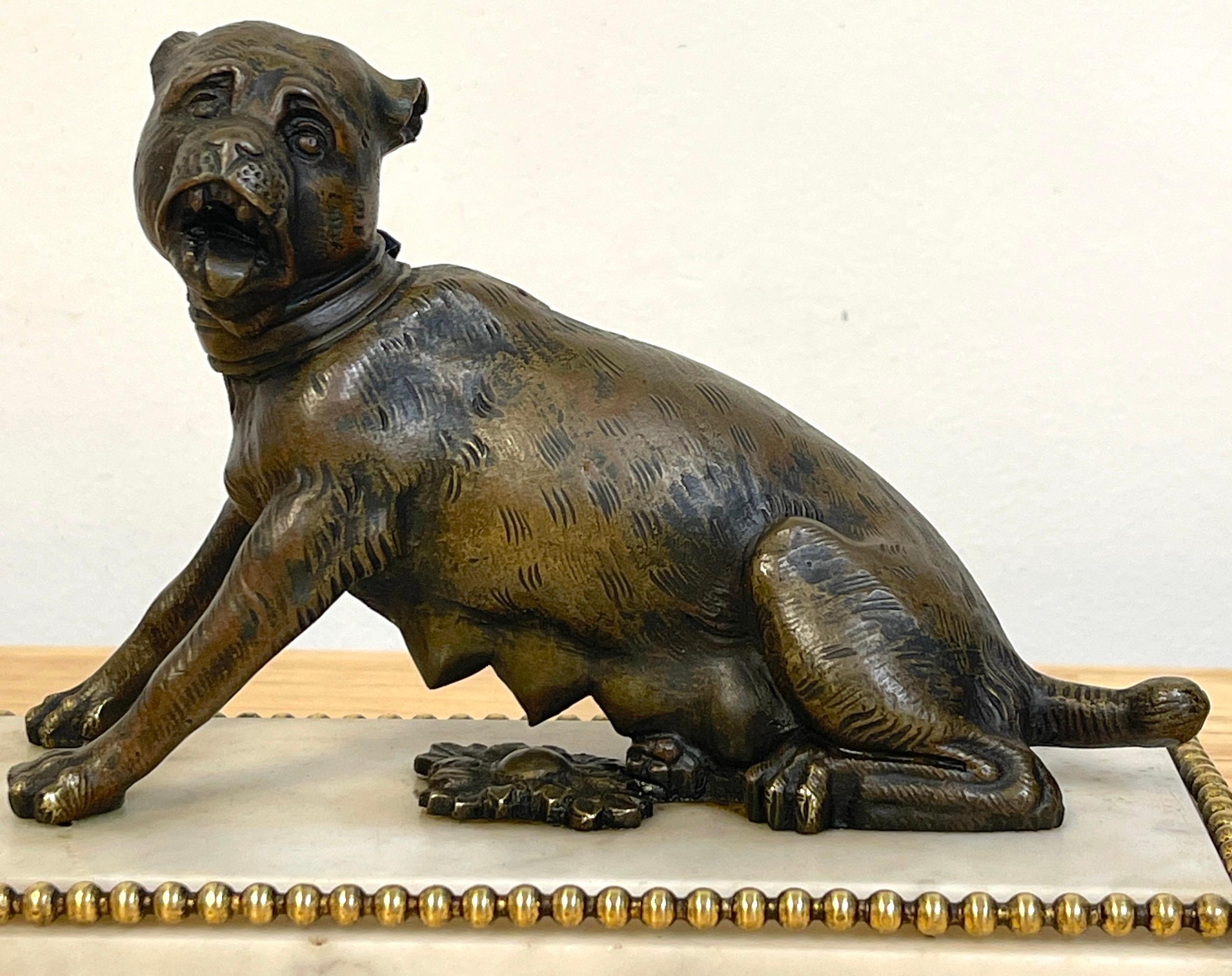 Bronze Figure en bronze italienne du 18ème et 19ème siècle représentant une « Loup » assise en vente