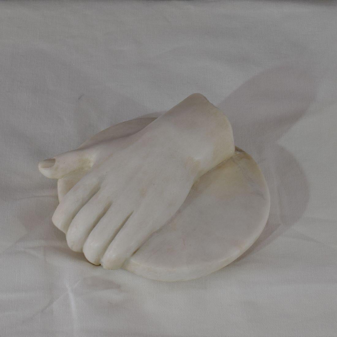 18th-19th Century Italian Marble Fragment of a Hand Holding a Disc 1