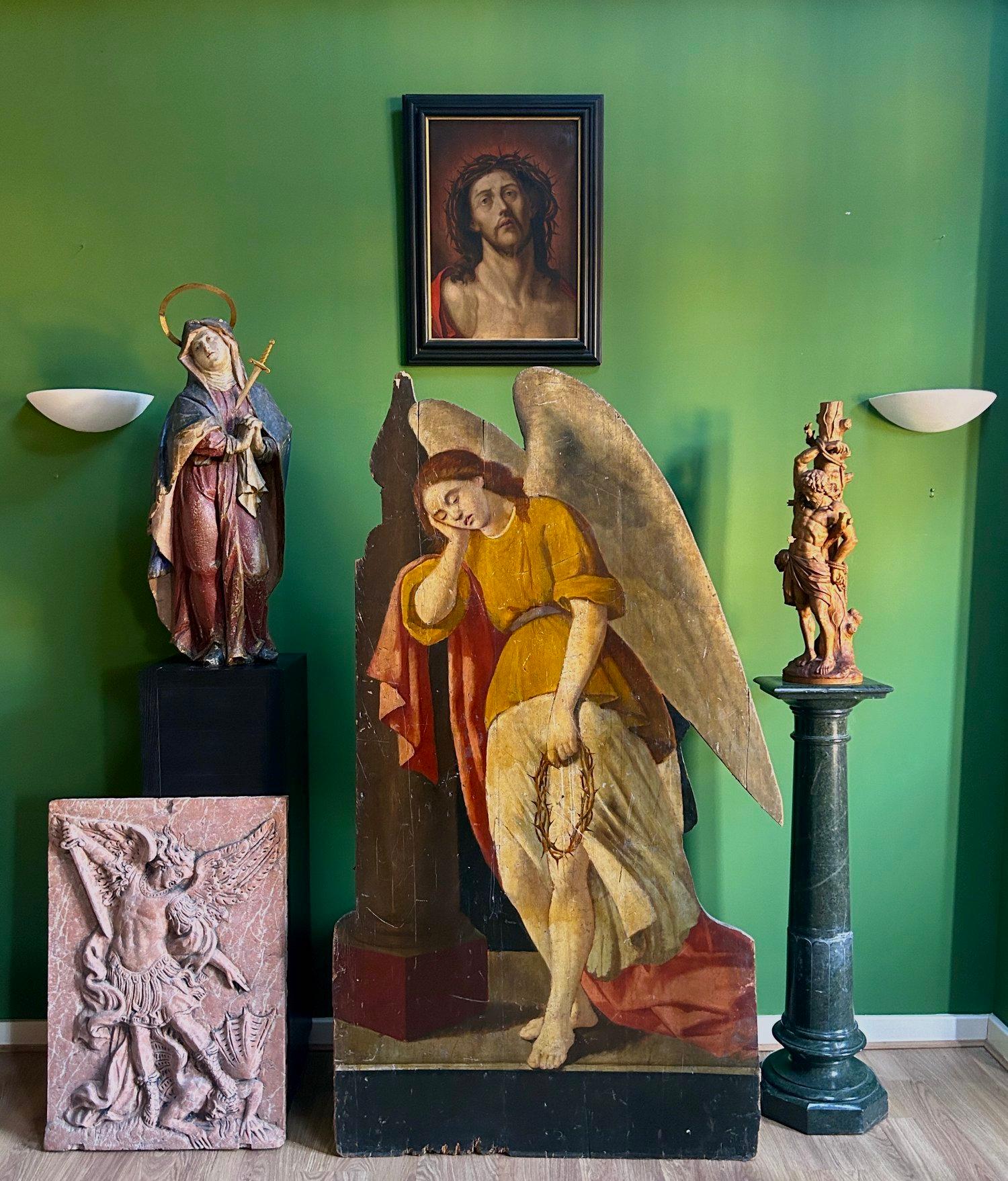 Neorinascimentale Scultura in rilievo in marmo del XVIII-XIX secolo con San Michele che uccide Lucifero in vendita
