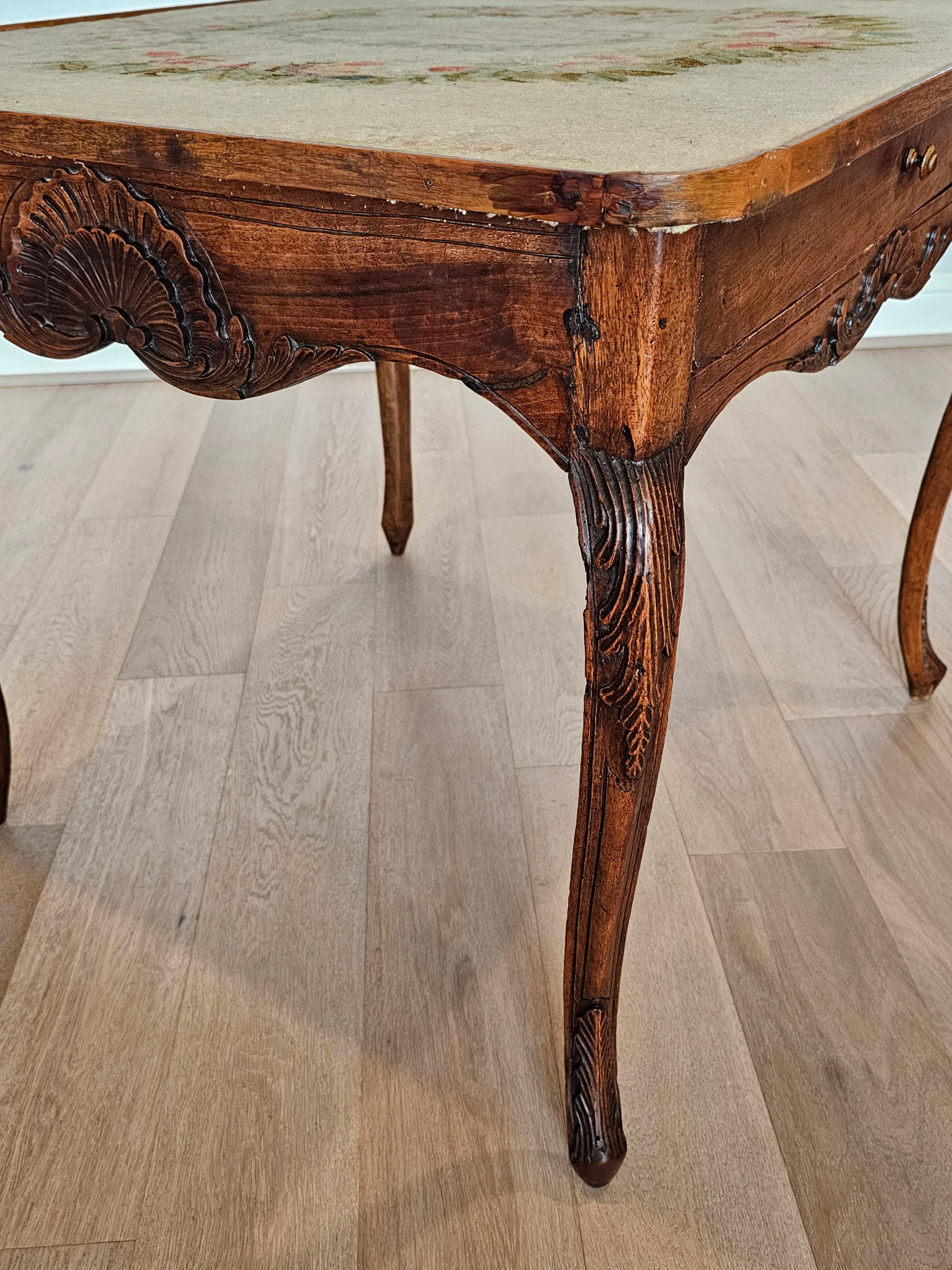 18./19. Jahrhundert Louis XV-Stil geschnitzt Nussbaum Wandteppich-Top Kartenspiele Tisch  im Angebot 8