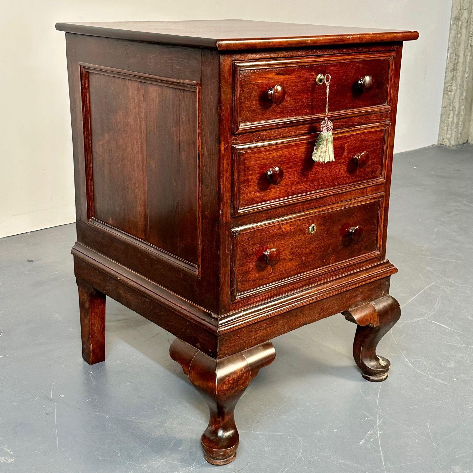 18th/19th Century Mahogany Georgian Queen Anne Leg Chest / Nightstand, English For Sale 7