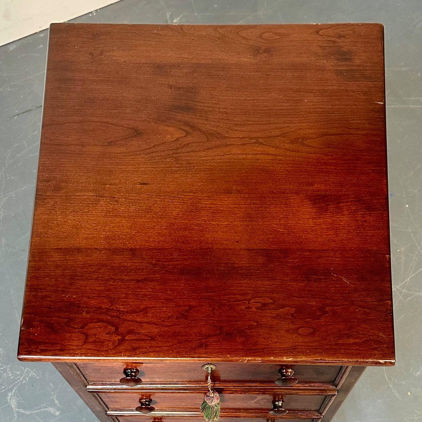 18th/19th Century Mahogany Georgian Queen Anne Leg Chest / Nightstand, English For Sale 3