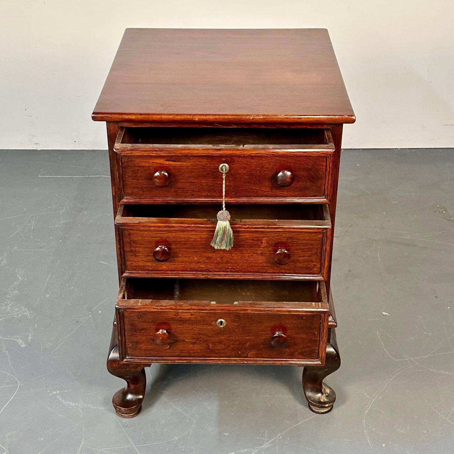 18th/19th Century Mahogany Georgian Queen Anne Leg Chest / Nightstand, English For Sale 4
