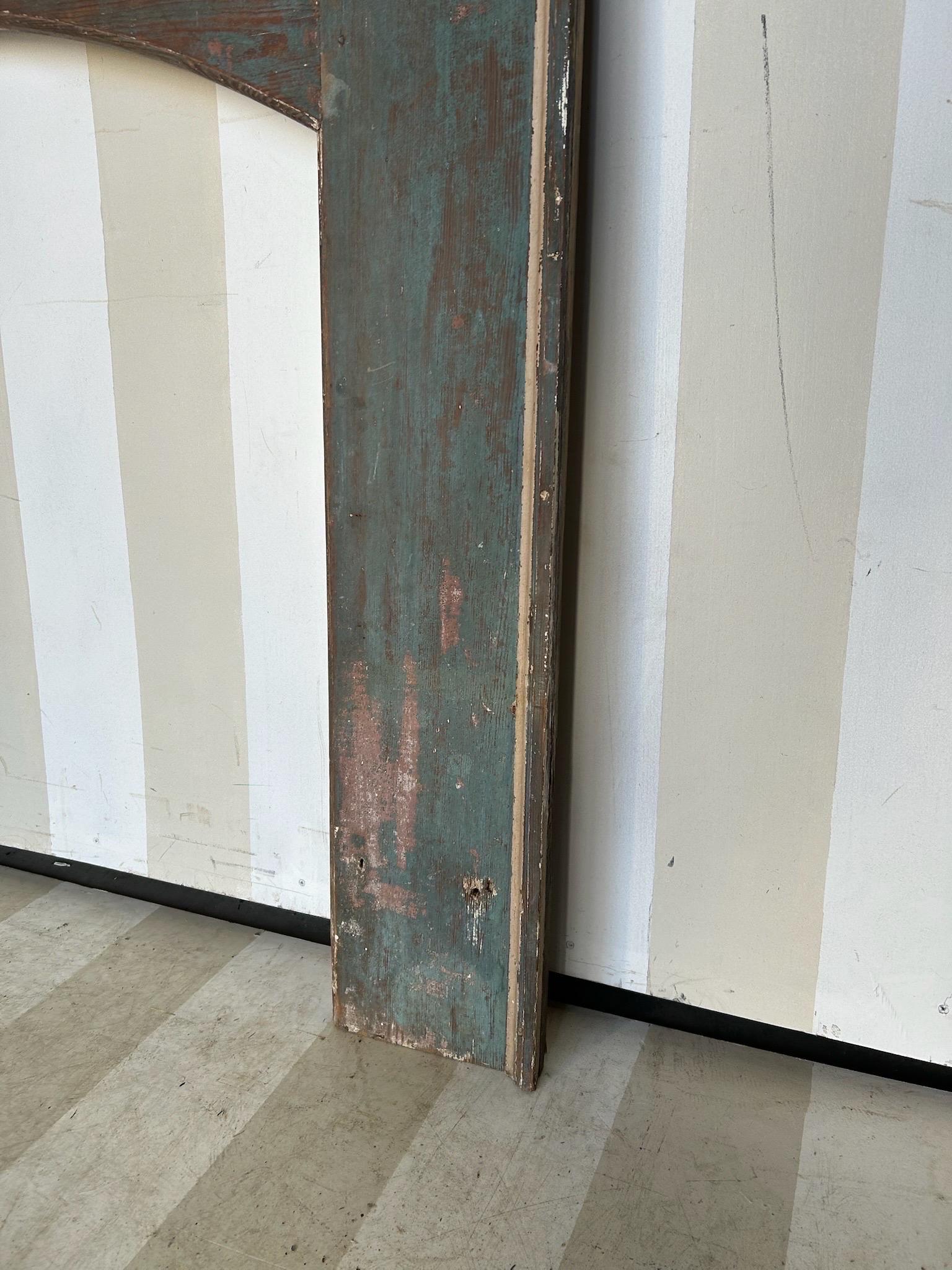North Carolina Yellow Pine Mantle aus dem 18. bis 19. Jahrhundert mit blauer Originalfarbe im Zustand „Gut“ im Angebot in Richmond, VA