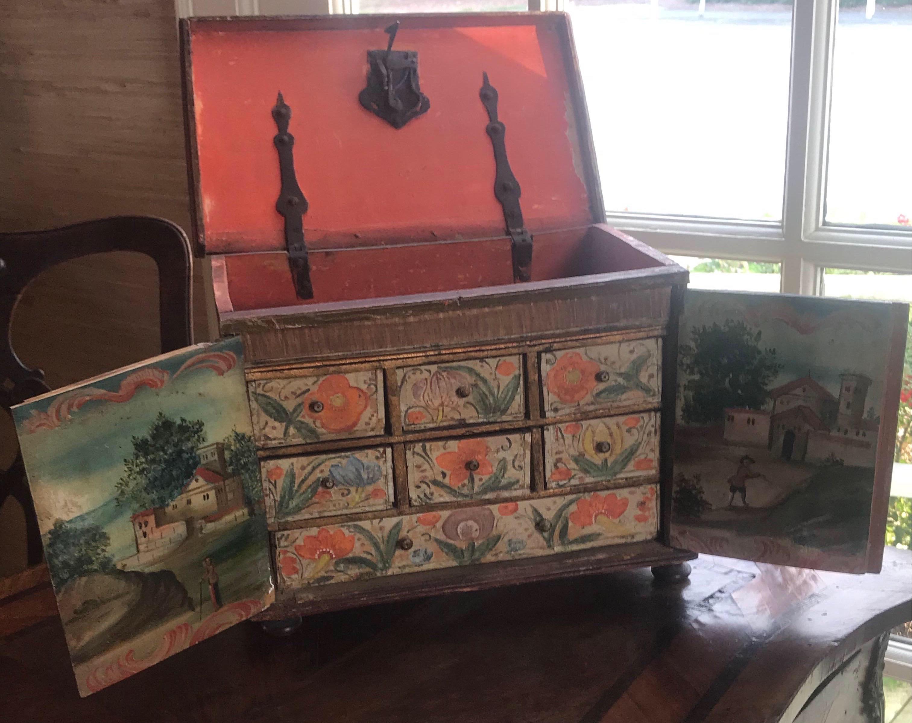 18th-19th Century Paint Decorated Continental Fitted Box In Good Condition In Charleston, SC