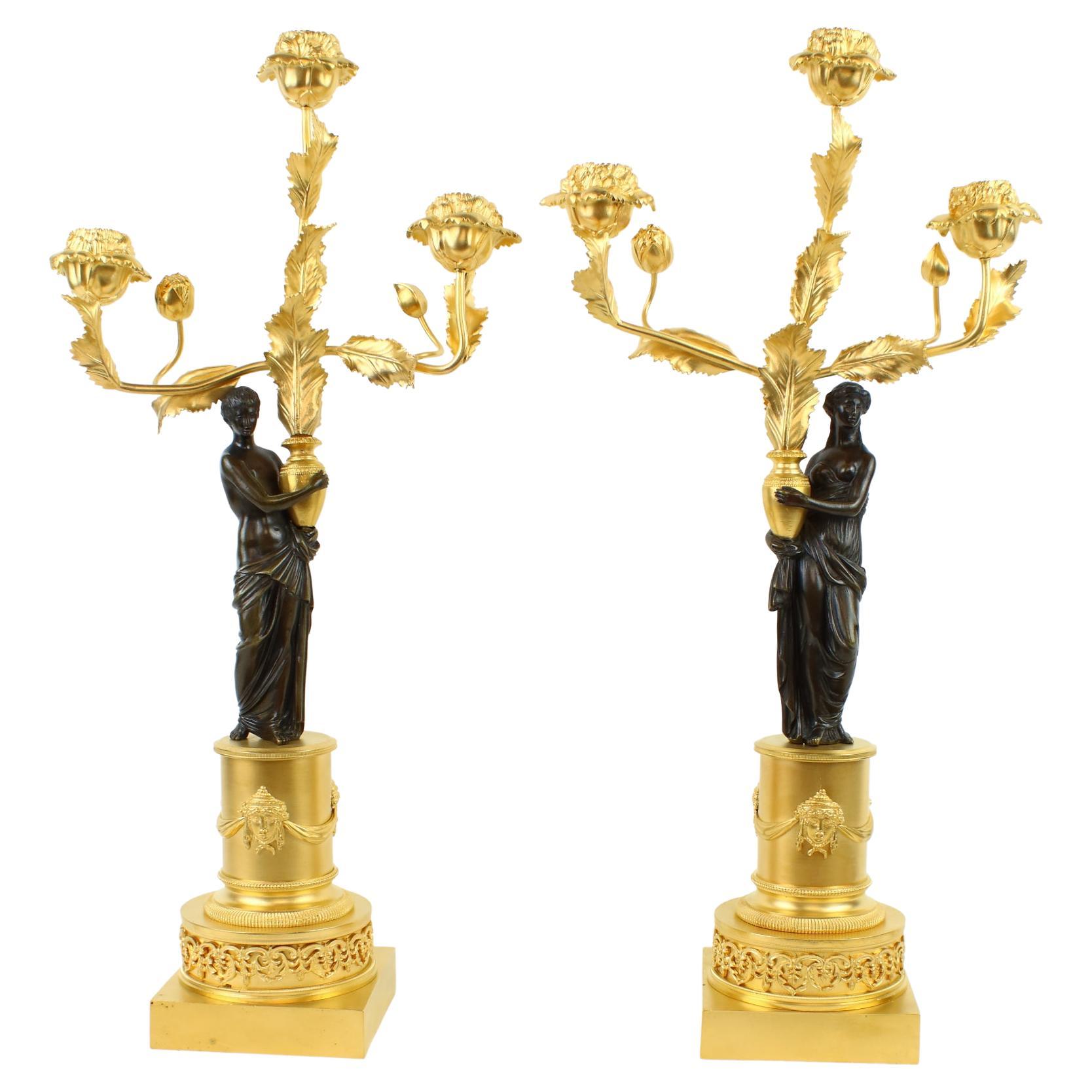 Paire de candélabres russes figuratifs en bronze doré et patiné du 18e/19e siècle