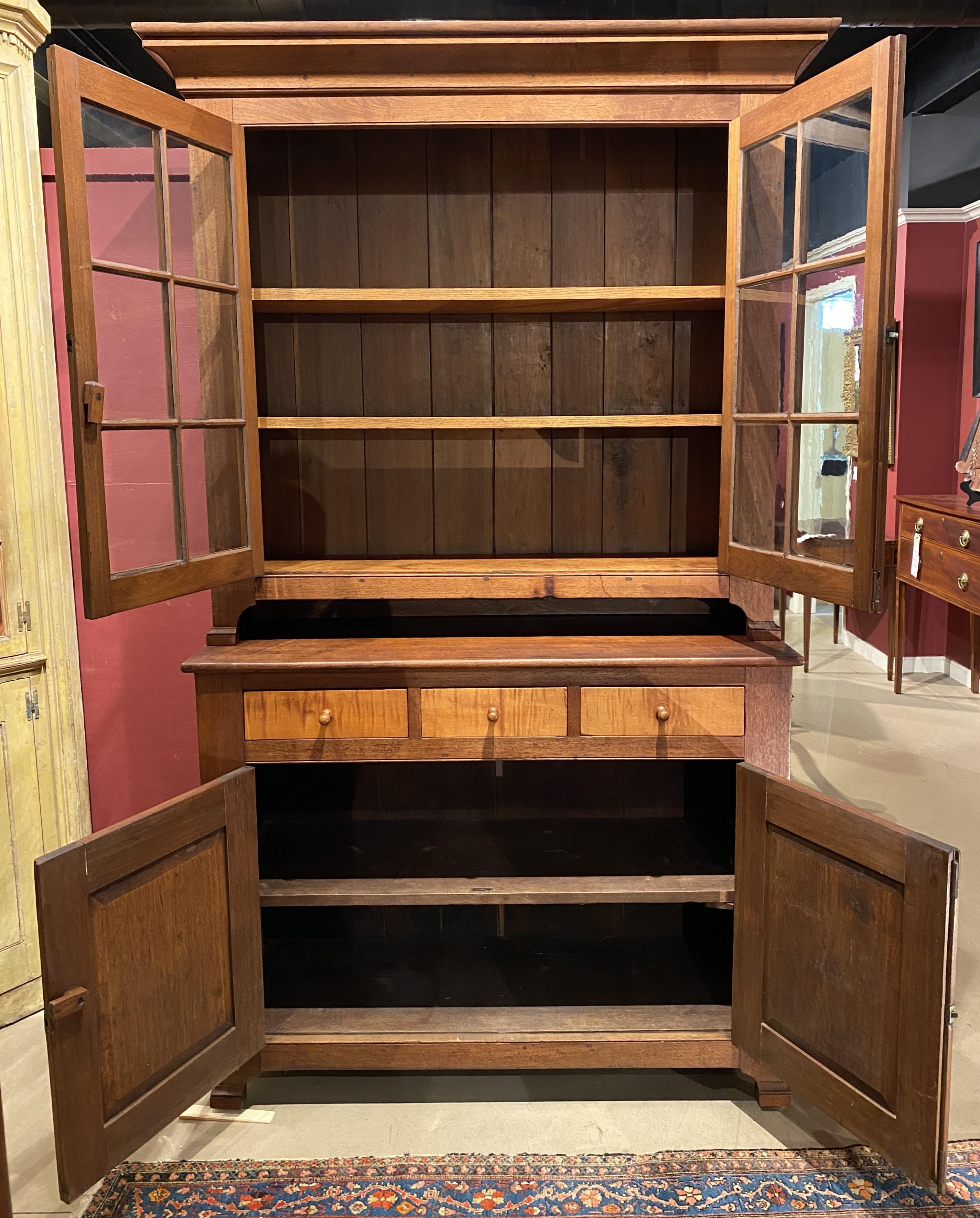 18th/19th Century Pennsylvania Walnut Two Part Step Back Cupboard In Good Condition For Sale In Milford, NH