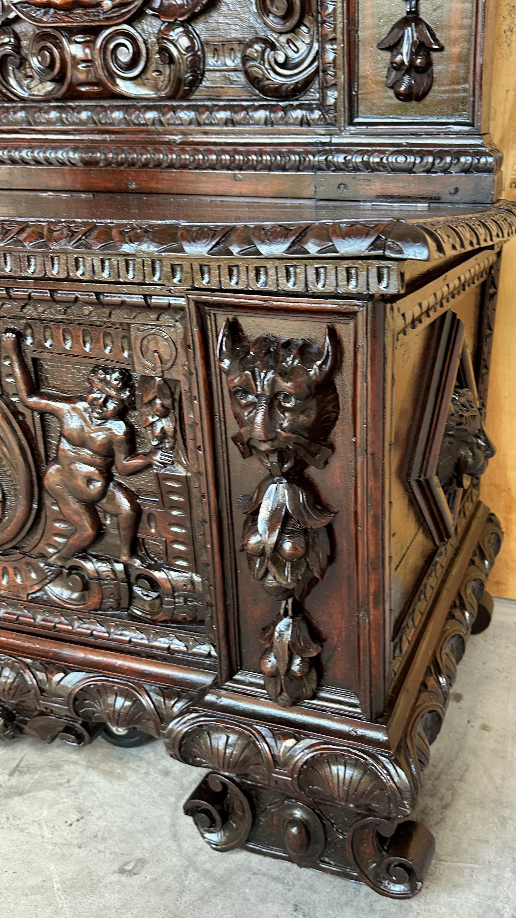 18ème/19ème siècle Renaissance Revival Sculpté  Banc figuratif en noyer en vente 4