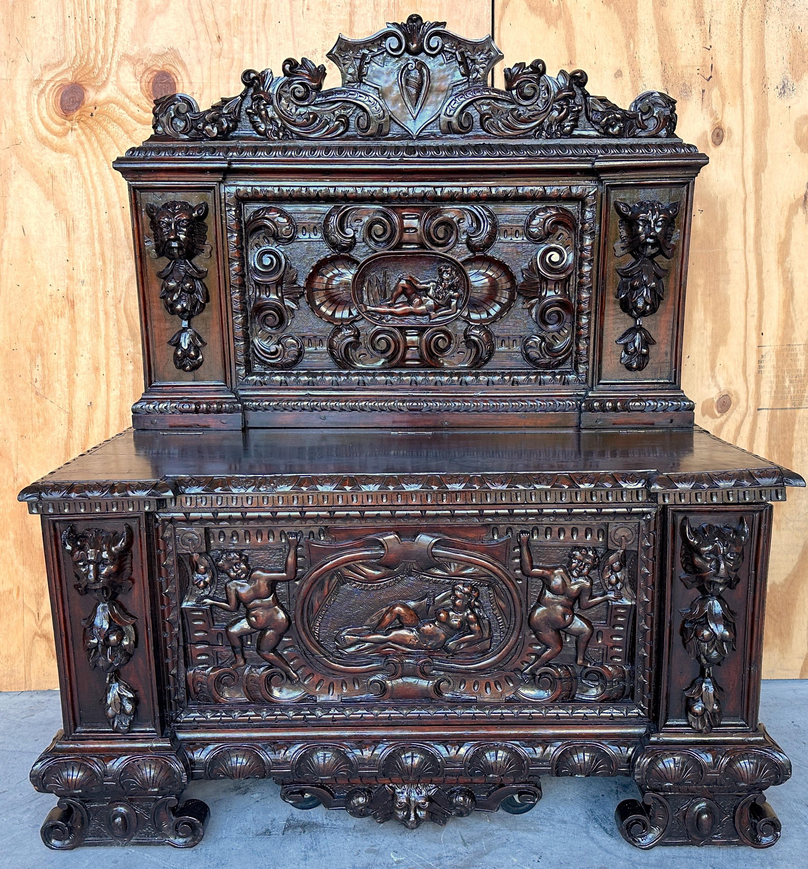 Banc en noyer sculpté de style Renaissance du 18e/19e siècle 

Italie, 18e/19e siècle ou plus ancien

Un exquis banc en noyer sculpté de style Renaissance des XVIIIe et XIXe siècles, un exemple remarquable de l'art de l'école Florentine. Fabriqué en