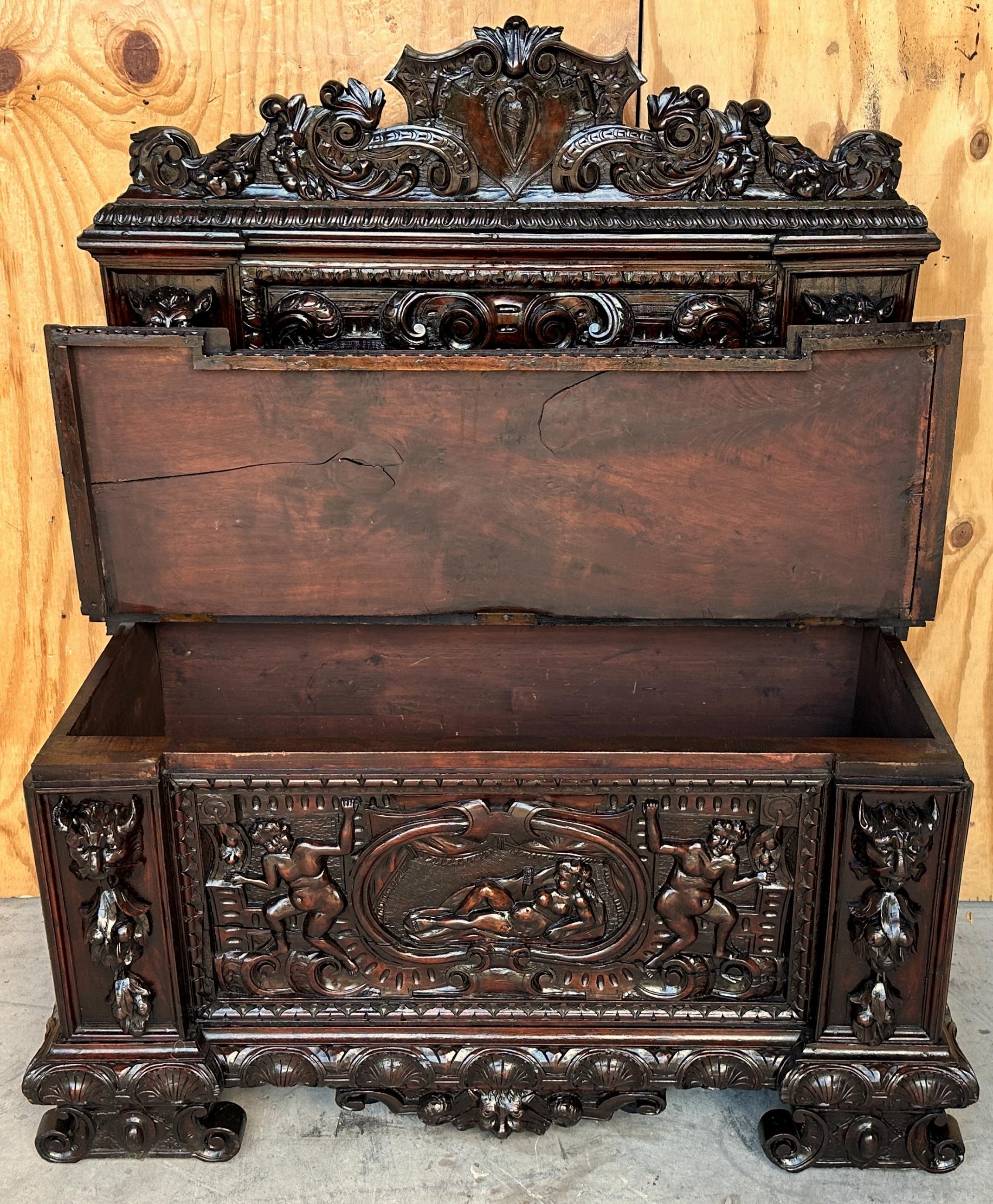 18ème/19ème siècle Renaissance Revival Sculpté  Banc figuratif en noyer Bon état - En vente à West Palm Beach, FL