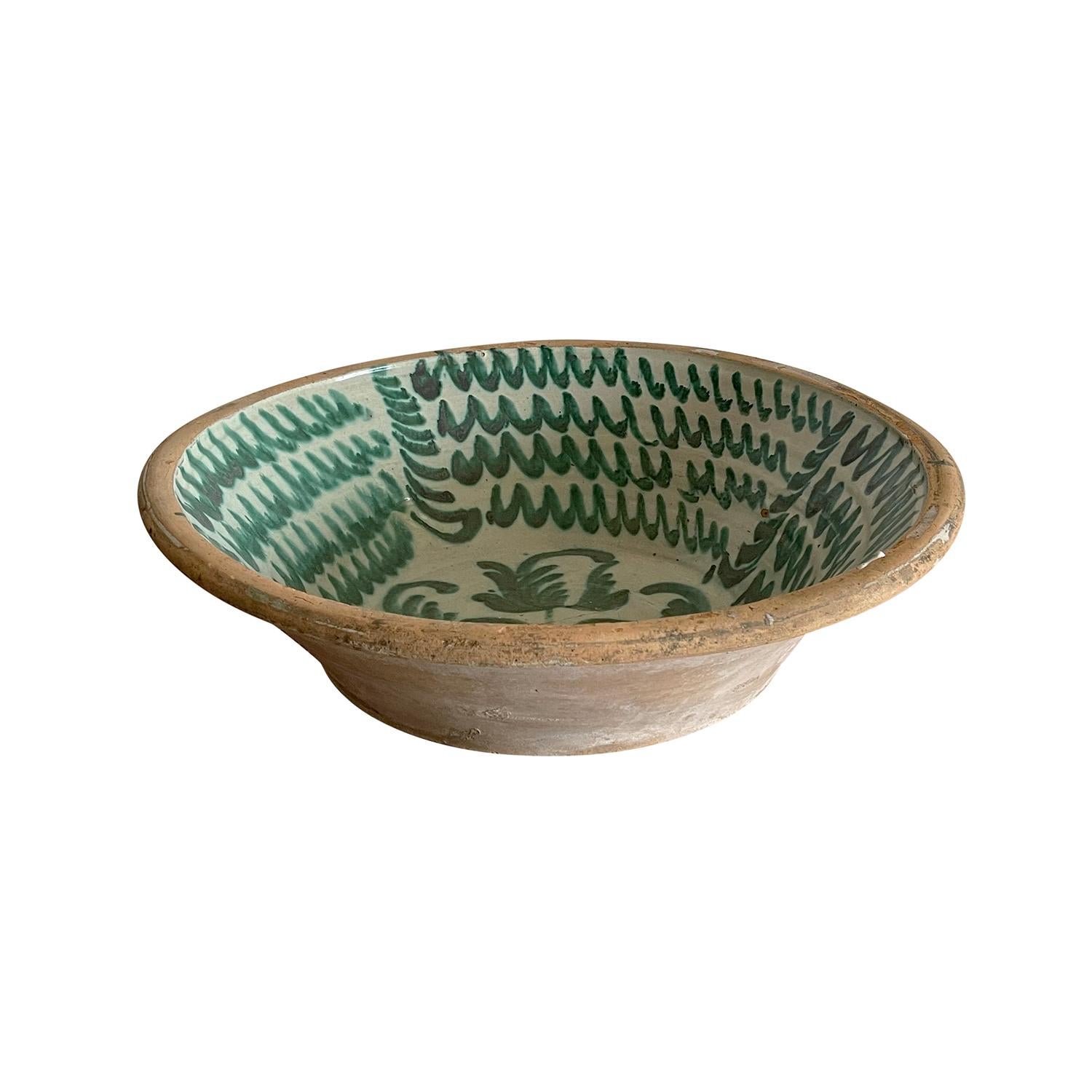 18th - 19th Century Spanish Antique Lebrillo Bowl In Good Condition For Sale In West Palm Beach, FL