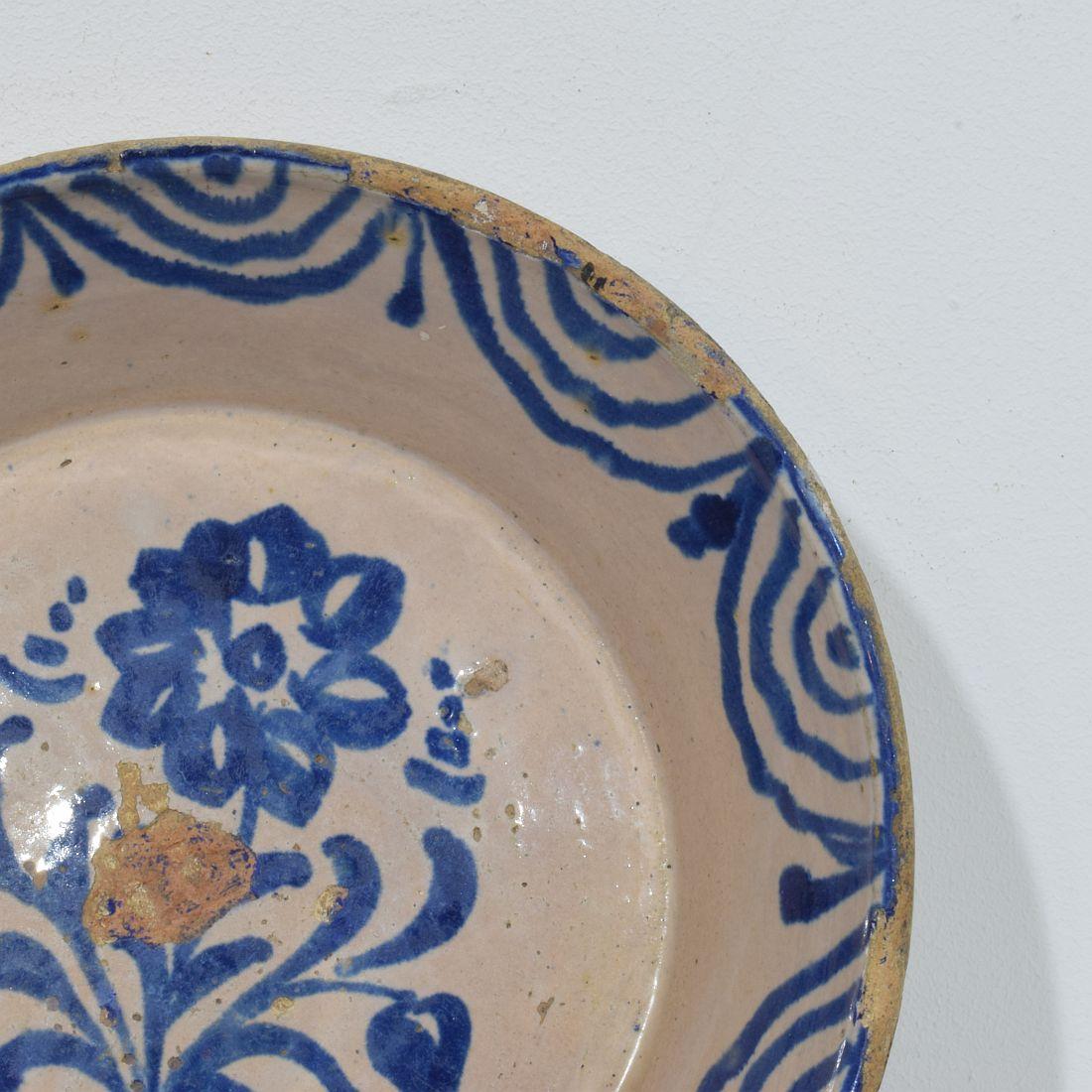 18th/ 19th Century Spanish Glazed Terracotta Bowl In Good Condition For Sale In Buisson, FR