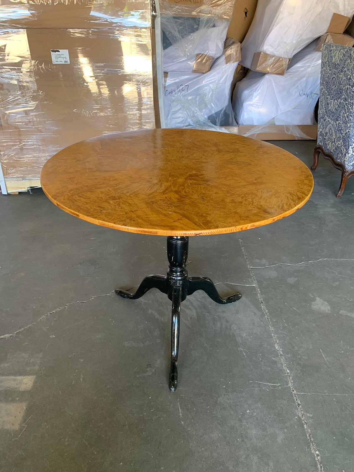 18th-19th Century Swedish Alder Root Tilt Top Round Side Table For Sale 7
