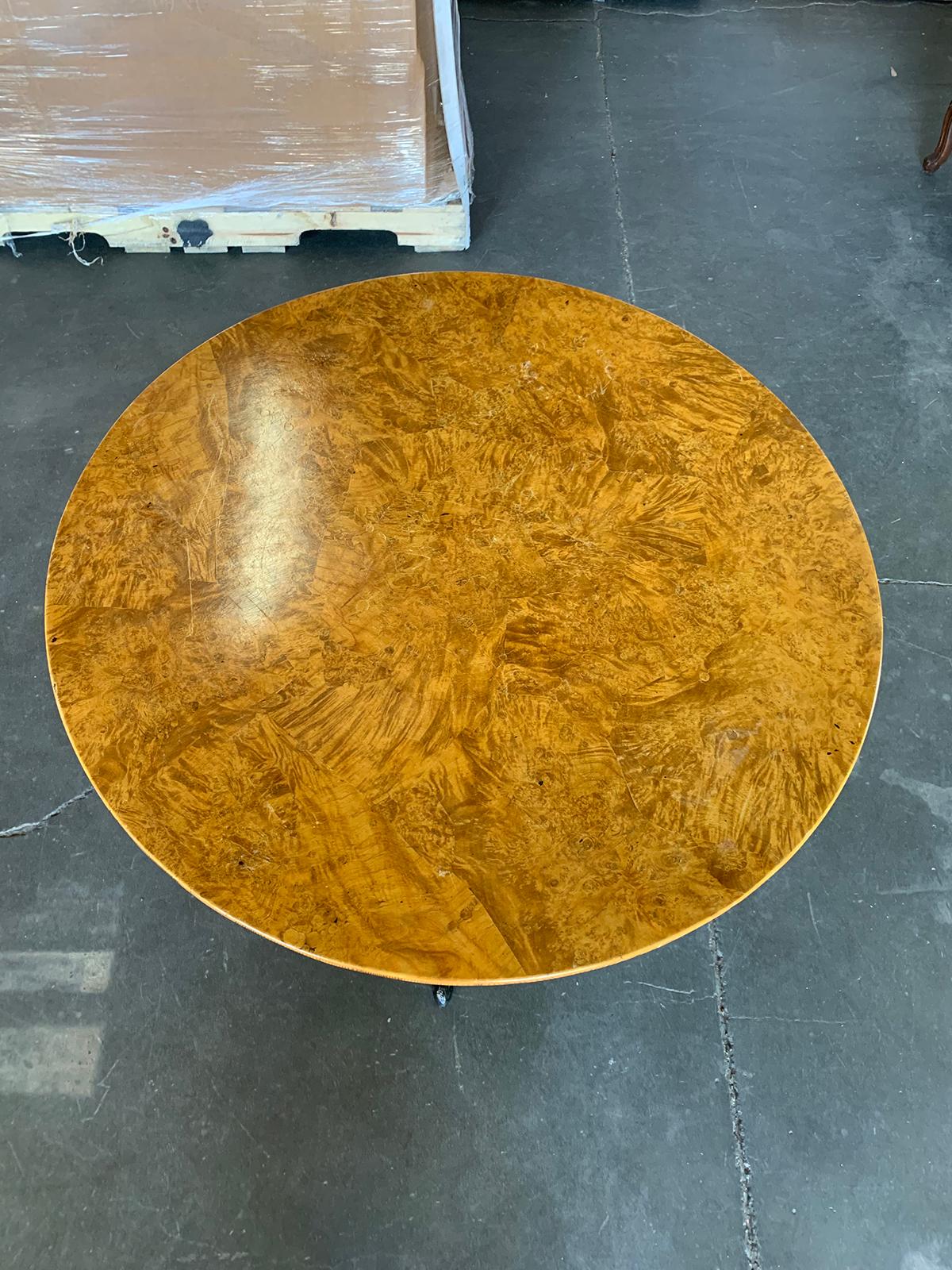 18th-19th Century Swedish Alder Root Tilt Top Round Side Table In Good Condition For Sale In Atlanta, GA