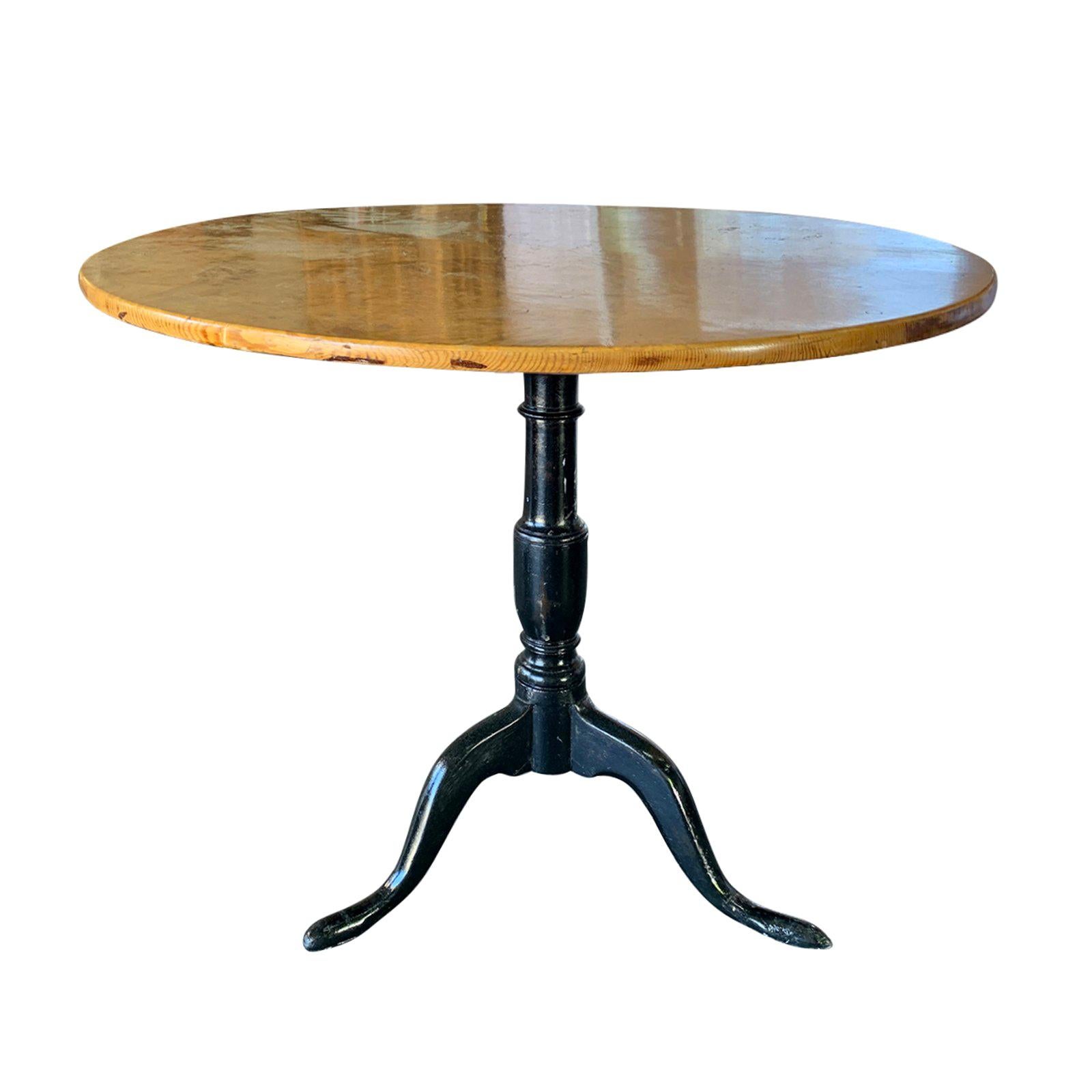 18th-19th Century Swedish Alder Root Tilt Top Round Side Table For Sale