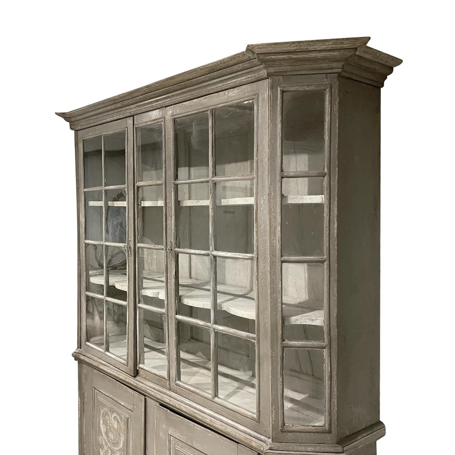 Schwedisches Barock-Bücherregal aus Kiefernholz, Glas-Bücherregal, Antik-Schrank, 18.-19. Jahrhundert im Angebot 3