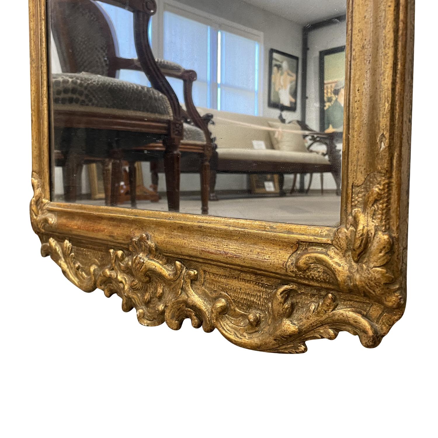 18. - 19. Jahrhundert Schwedischer Gustavianischer Vergoldeter Kiefernholz Wandspiegel aus Glas im Zustand „Gut“ im Angebot in West Palm Beach, FL
