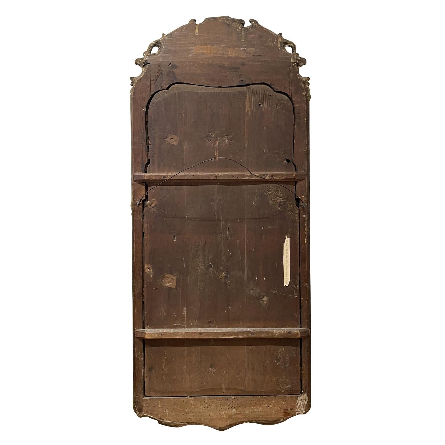 18. - 19. Jahrhundert Schwedischer Gustavianischer Vergoldeter Kiefernholz Wandspiegel aus Glas im Angebot 1