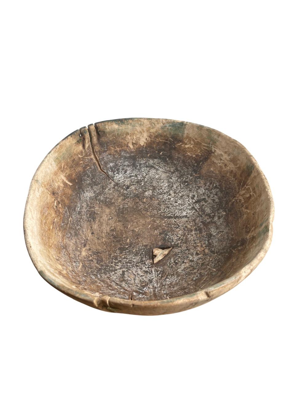 Artisanat 18th/19th Century Swedish Wabi-Sabi Hand-Carved Birch Bowl with Maker’s Mark en vente