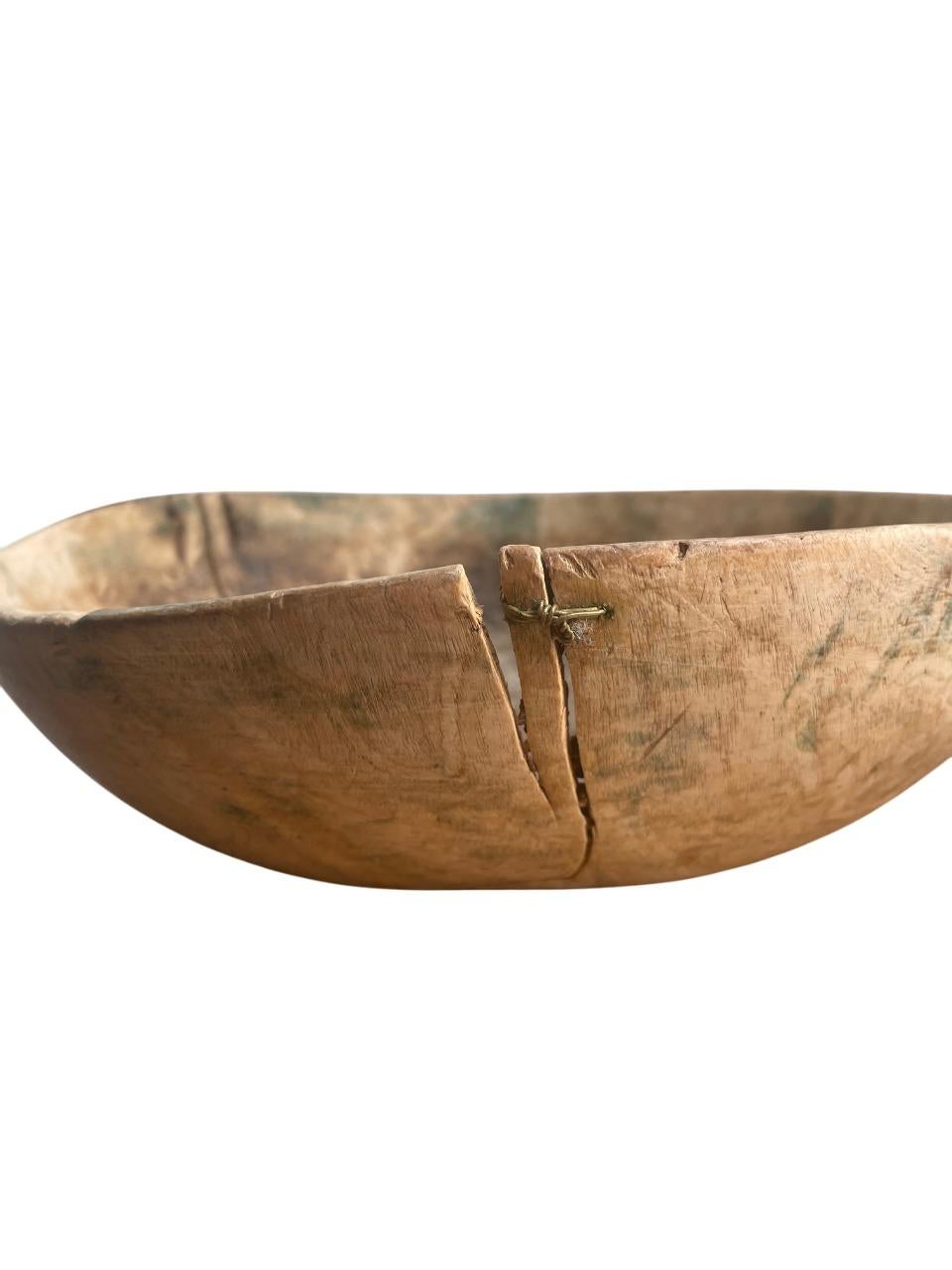 Fait main 18th/19th Century Swedish Wabi-Sabi Hand-Carved Birch Bowl with Maker’s Mark en vente