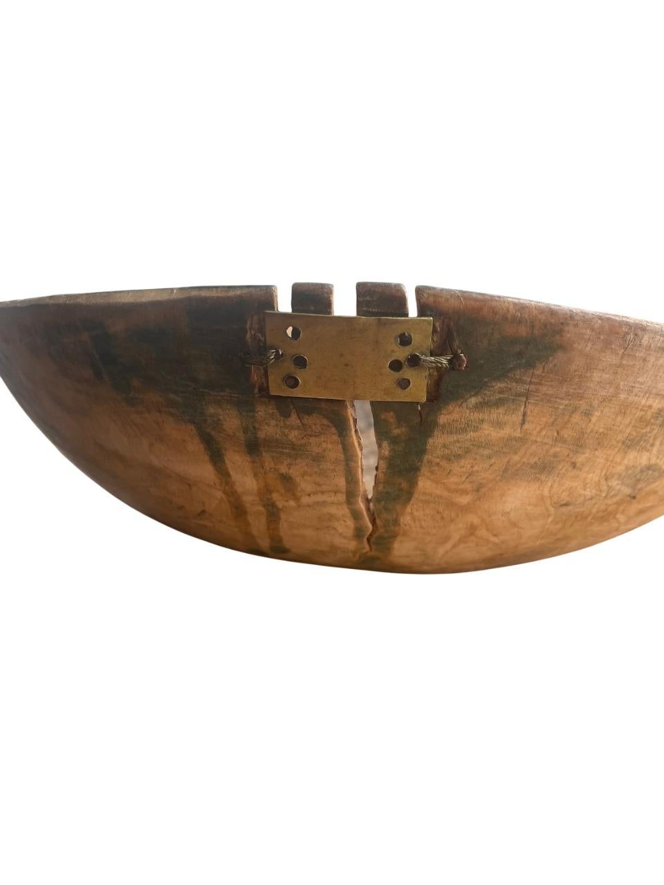 18th/19th Century Swedish Wabi-Sabi Hand-Carved Birch Bowl with Maker’s Mark Bon état - En vente à Stockholm, SE