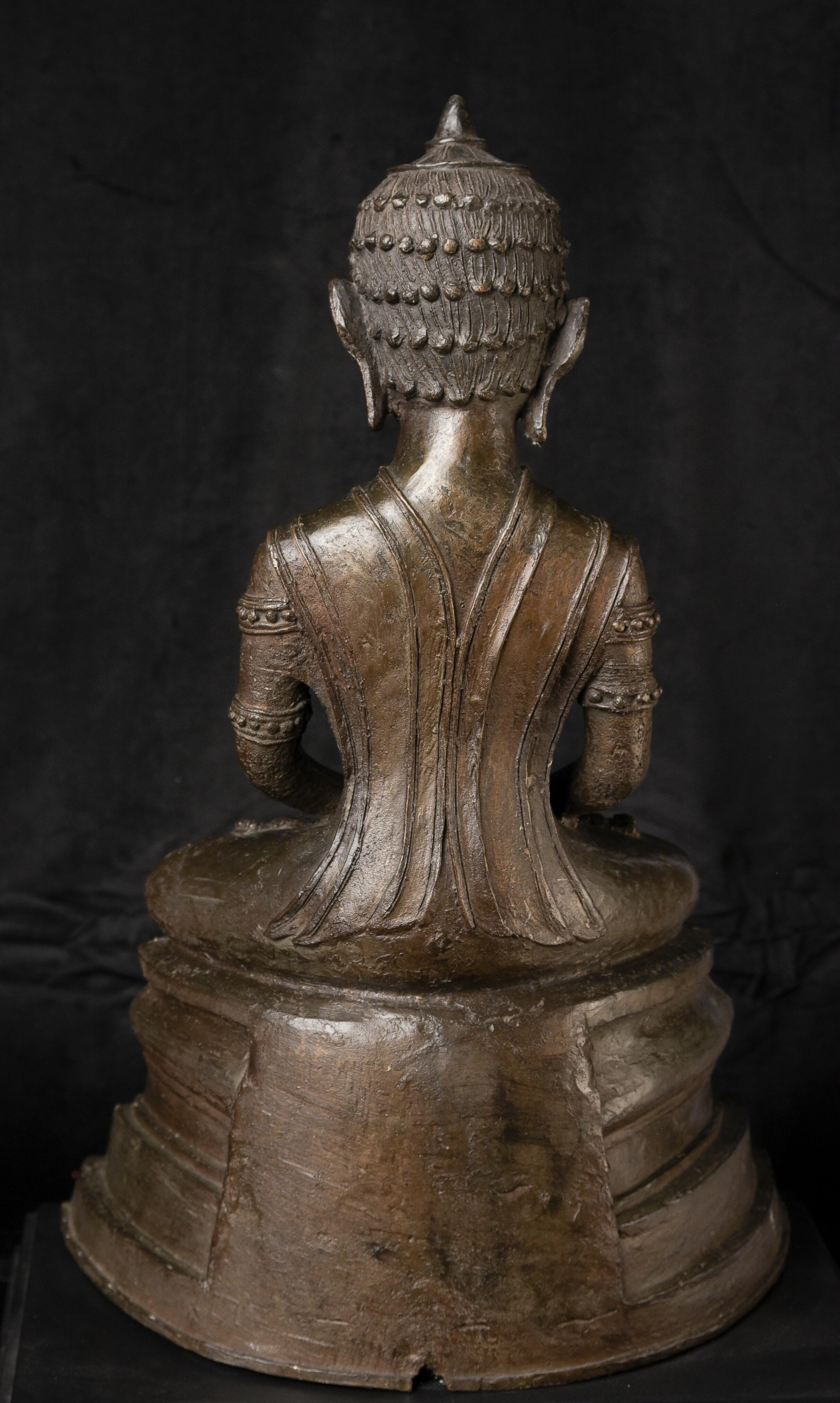 Grand bouddha birman unique du 18e/19e siècle, 10346 en vente 1