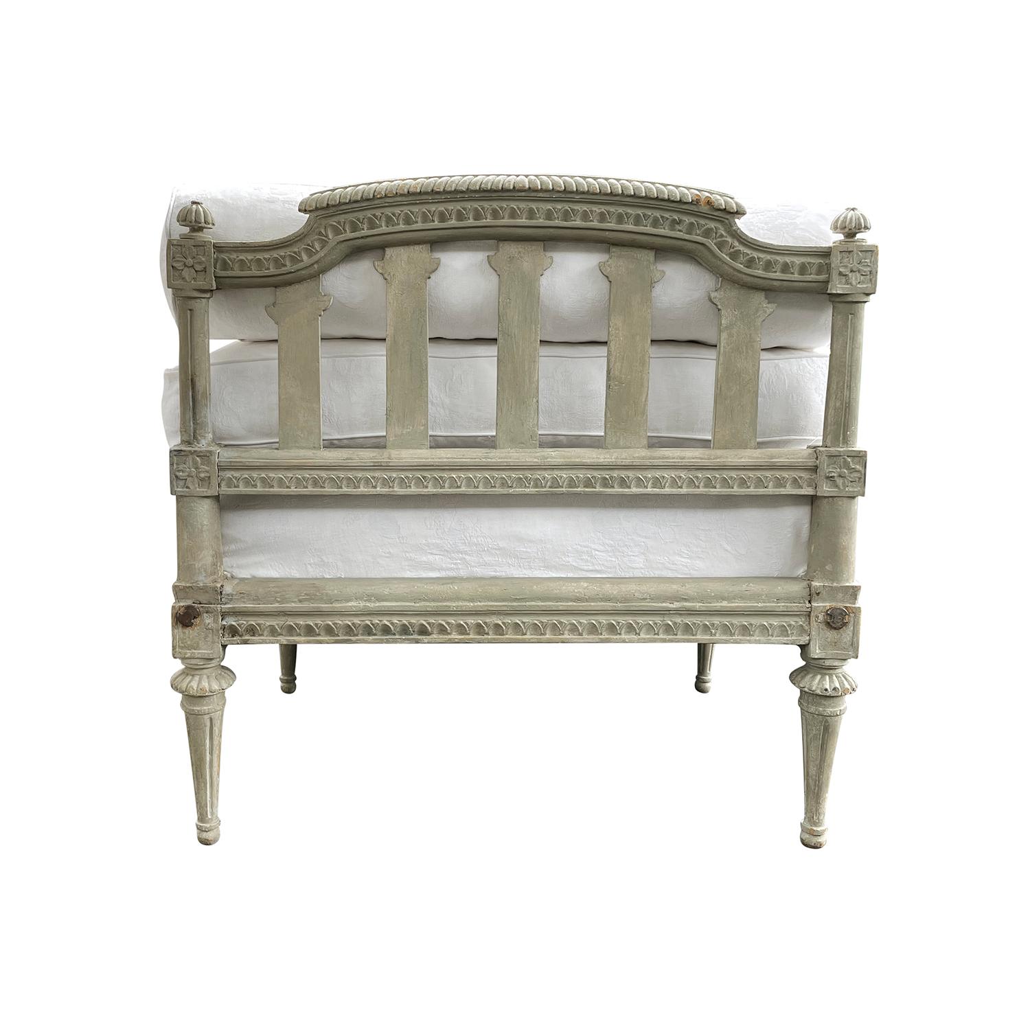 18th-19th Century White Swedish Gustavian Pinewood Daybed, Antique Sofa Bench For Sale 4