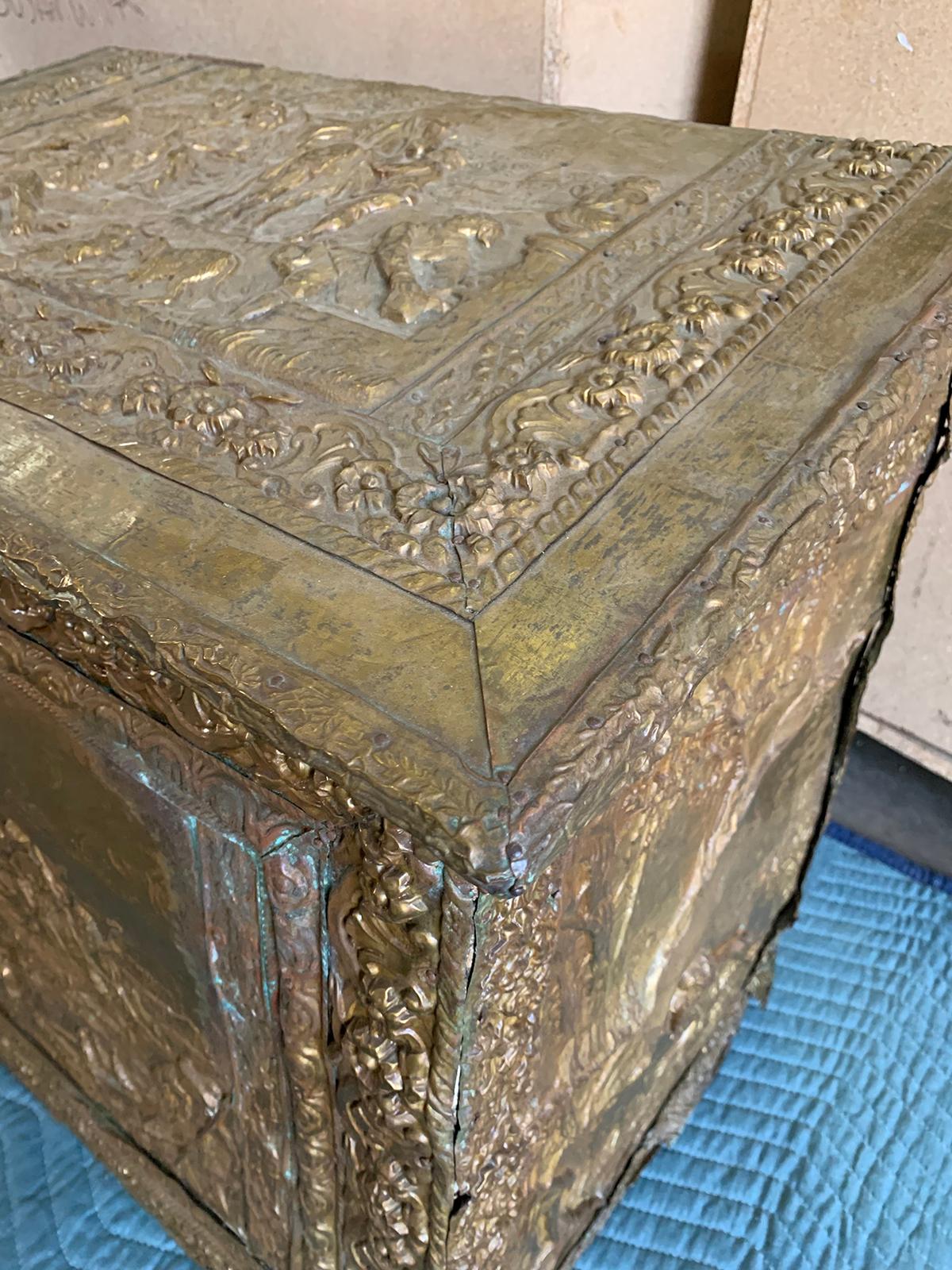Scatola di legno del XVIII-XIX secolo con ottone repoussé in vendita 8