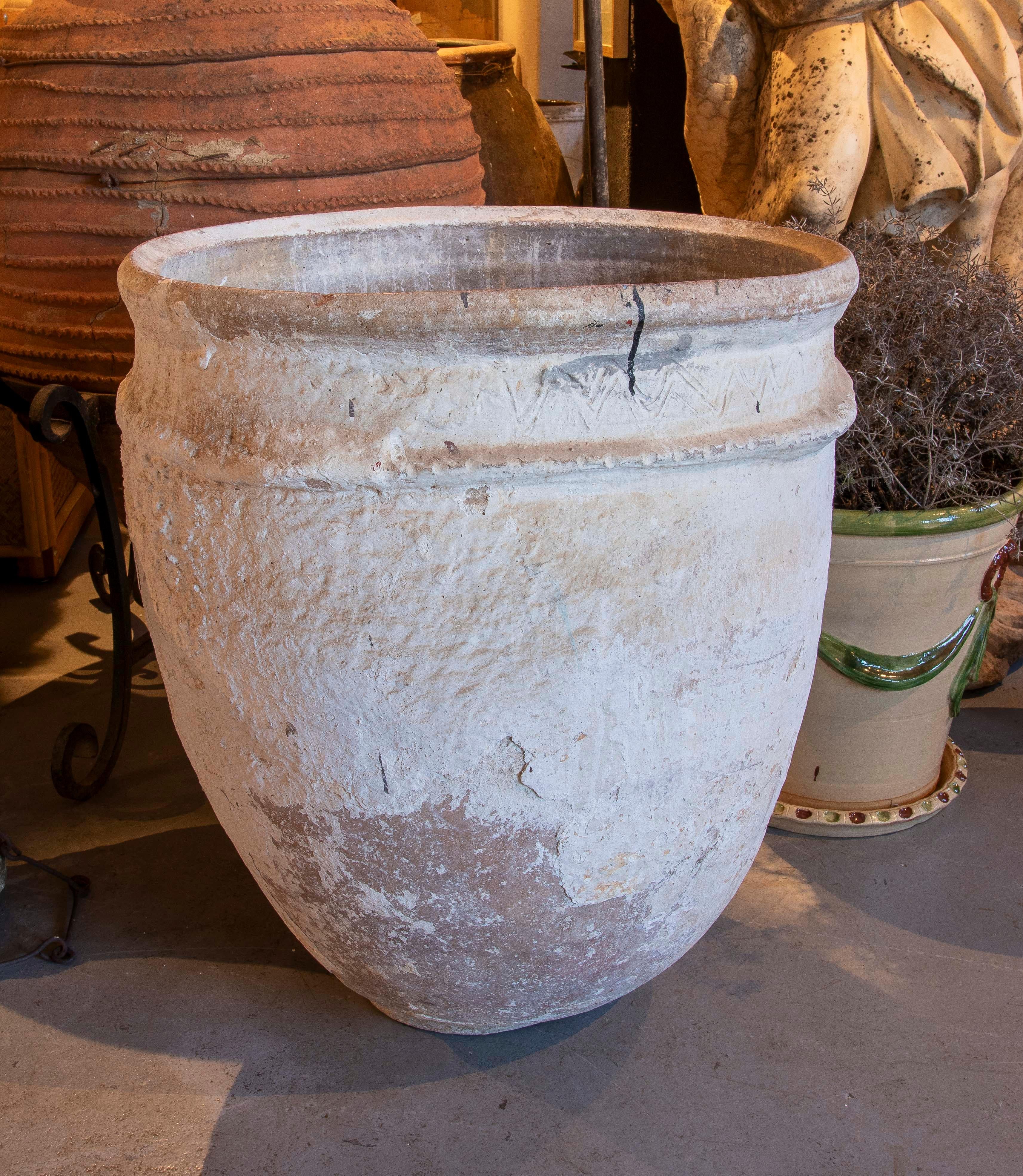 Spanish 18th Arabian Whitewashed Ceramic Bath