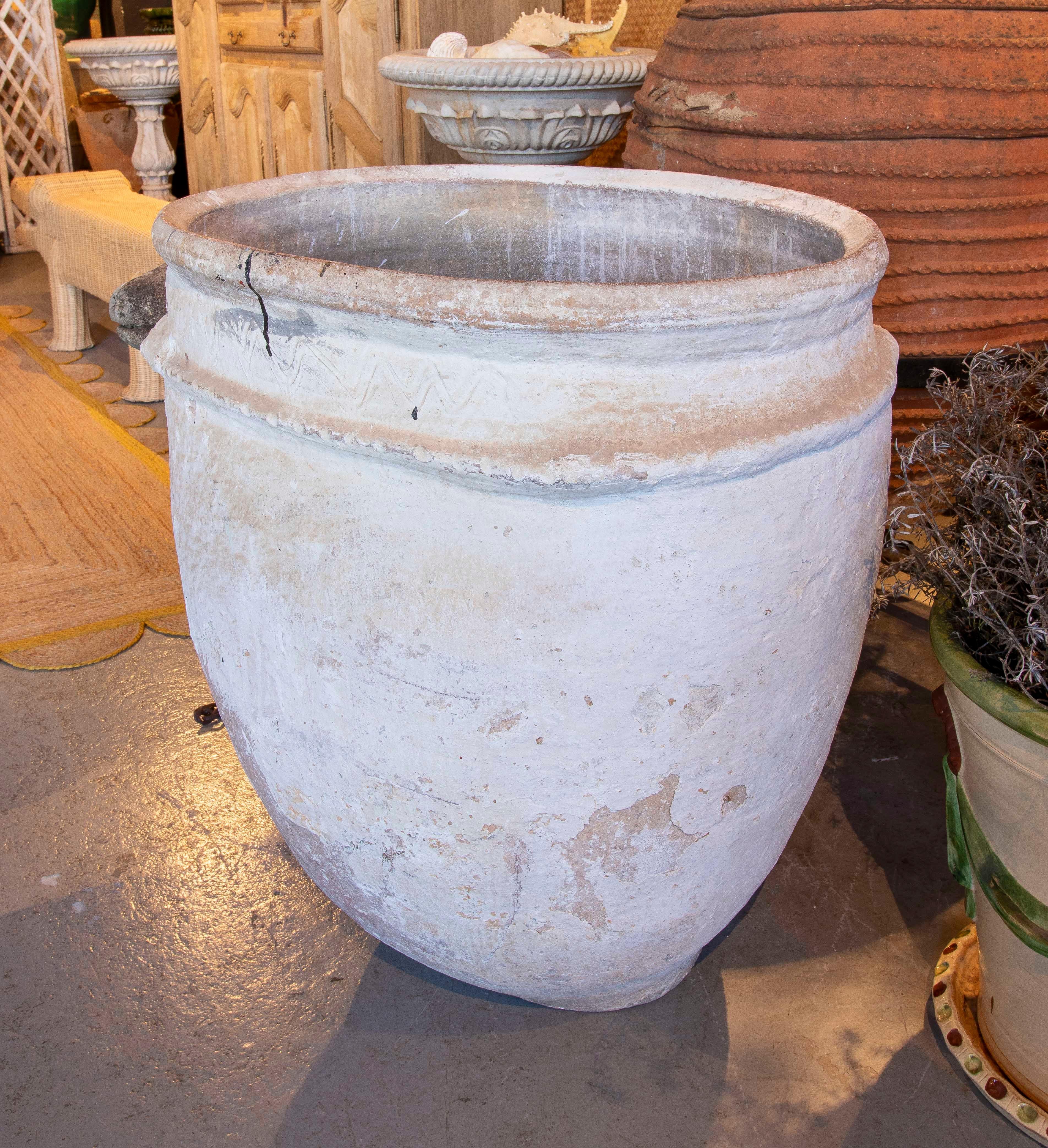 18th Arabian Whitewashed Ceramic Bath In Good Condition In Marbella, ES