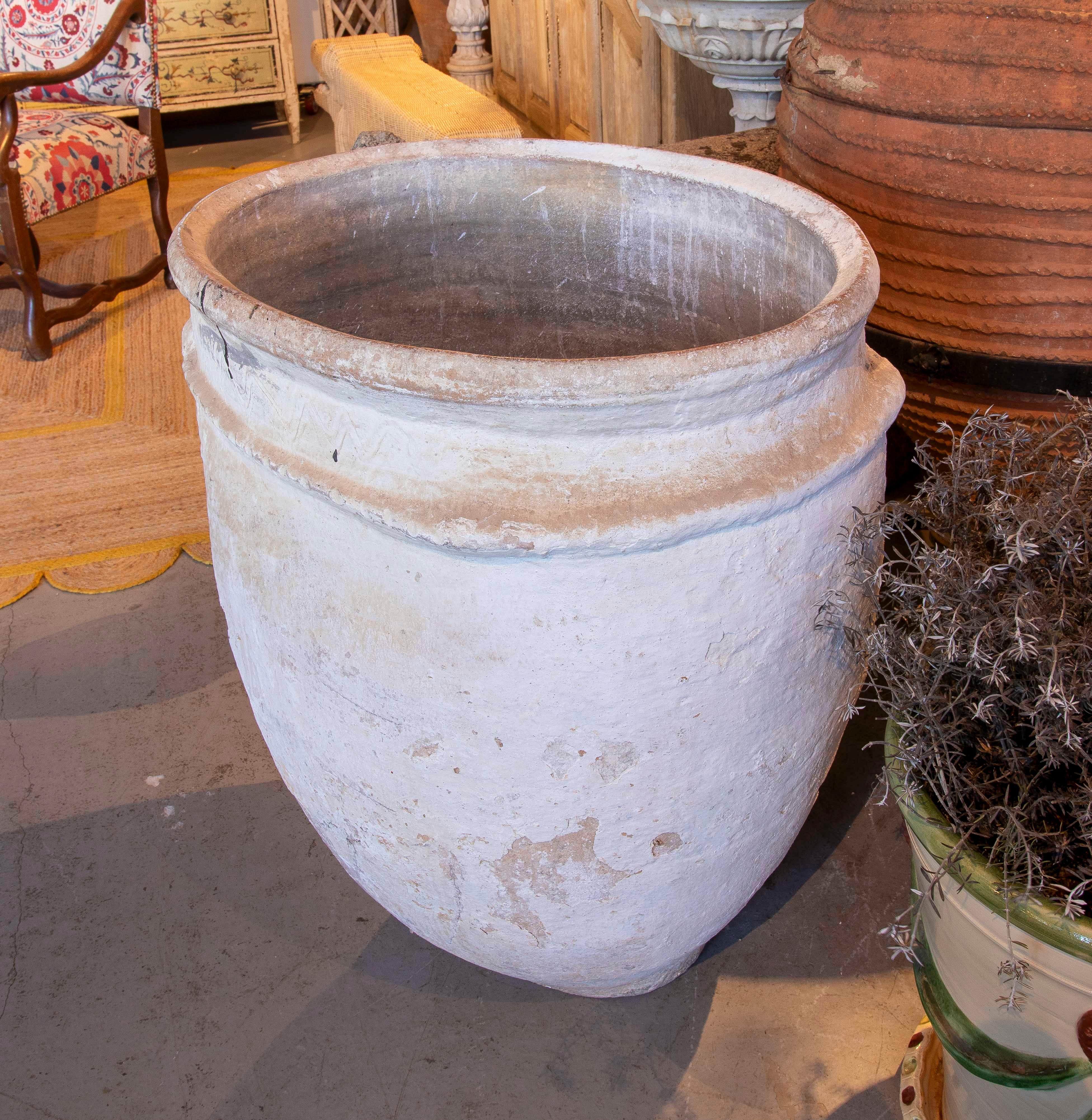 18th Arabian Whitewashed Ceramic Bath 1