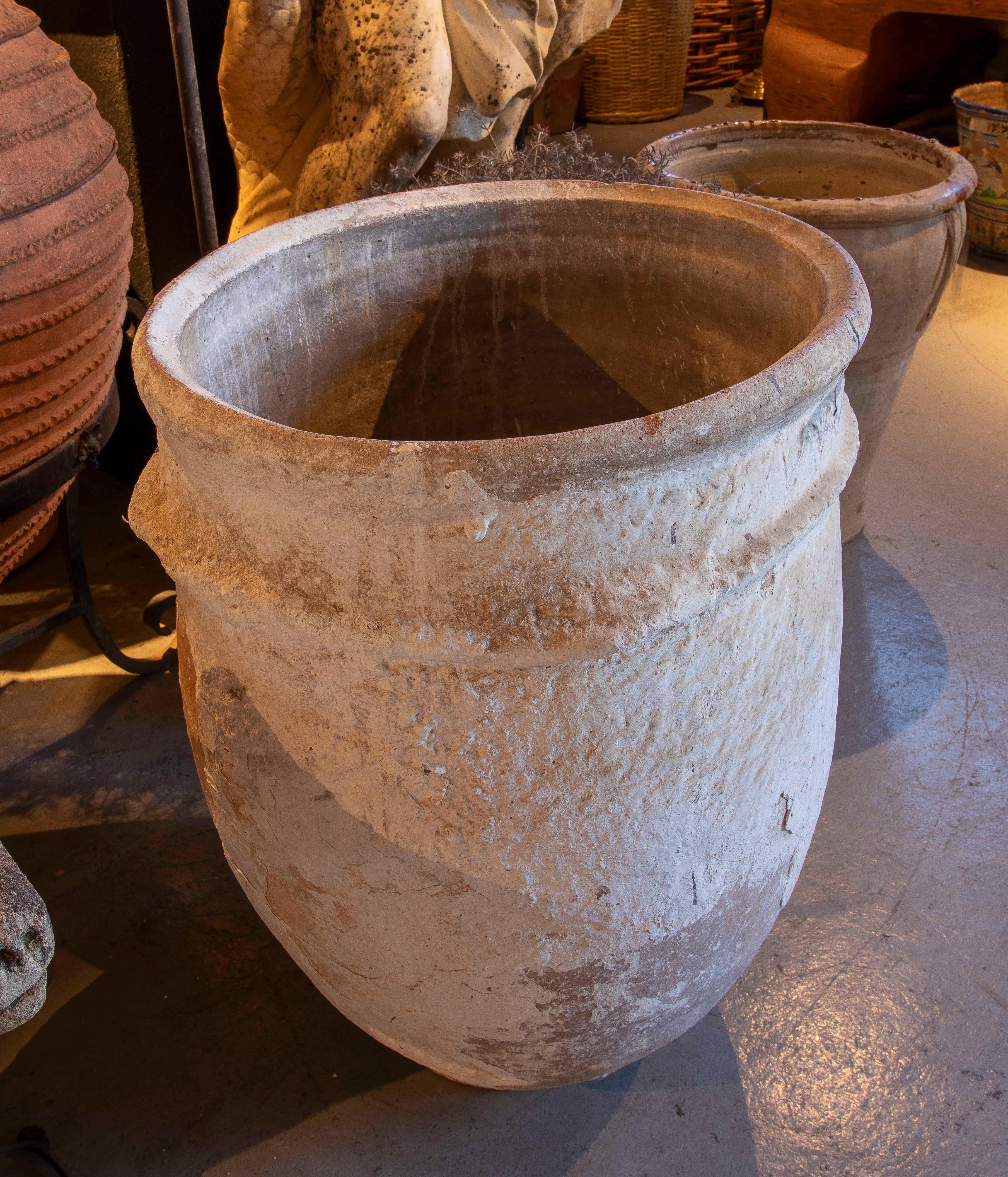 18th Arabian Whitewashed Ceramic Bath 2