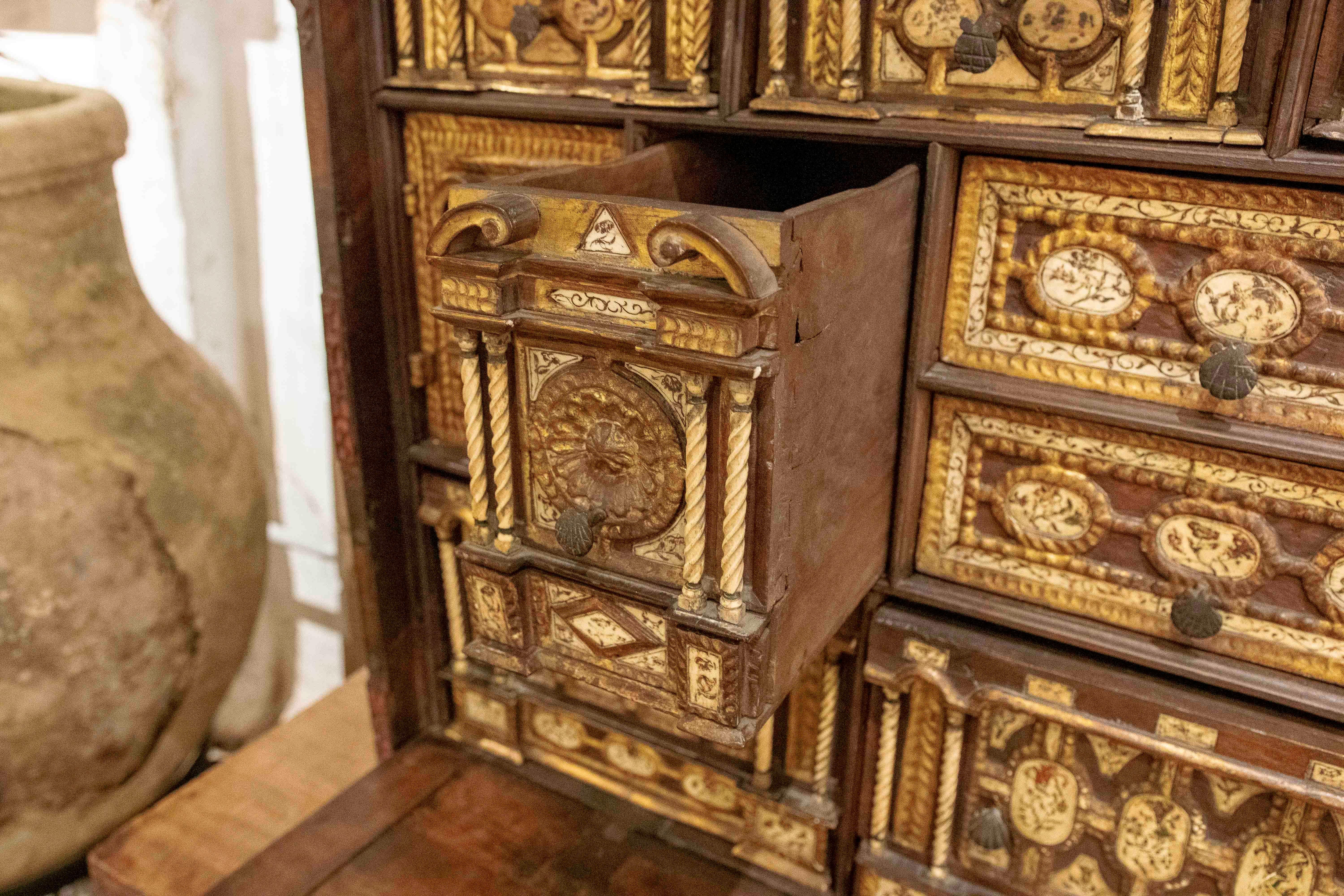 18th Bargas-style Bargueño Desk with a 19th Century Bridge Table For Sale 4