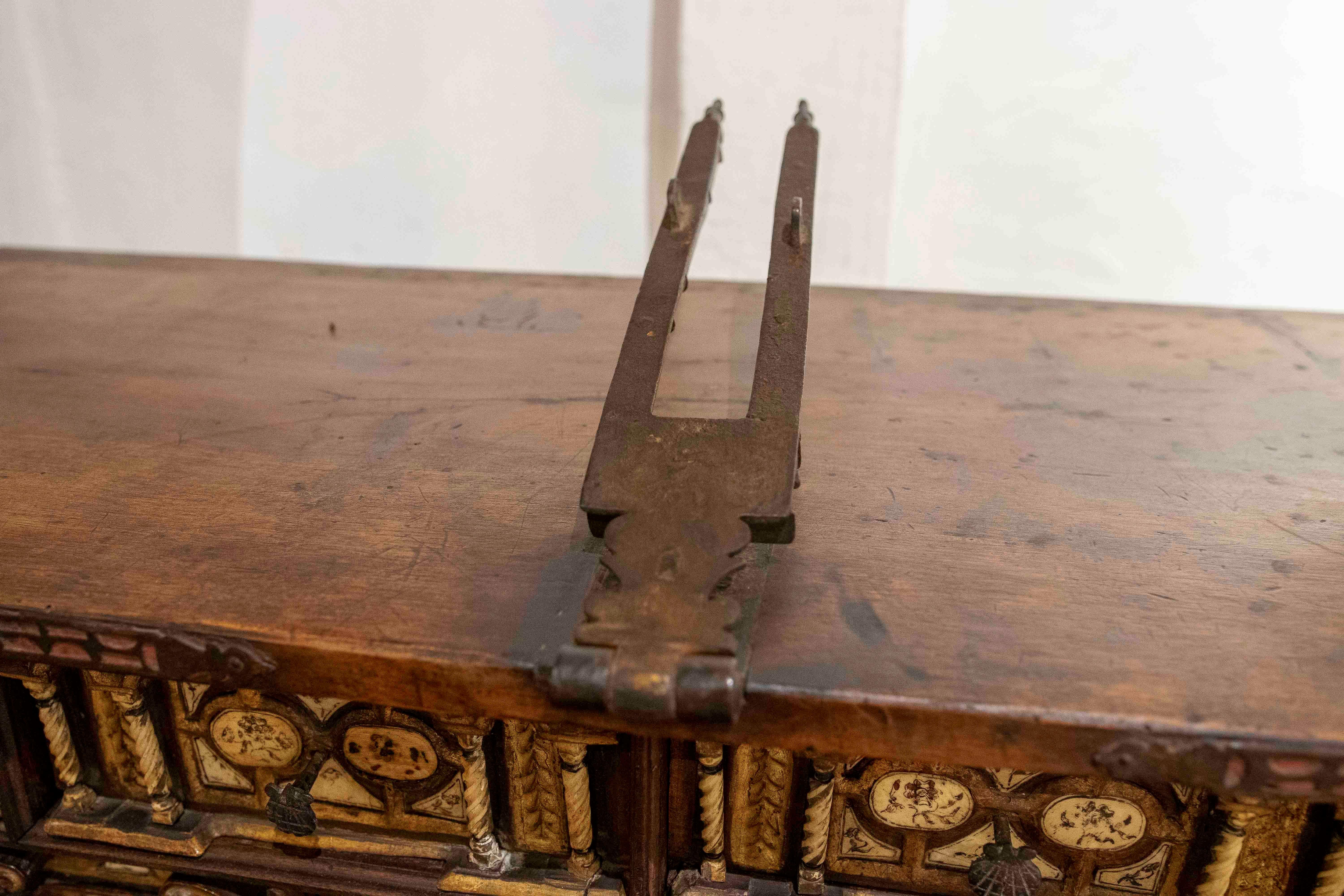 18th Bargas-style Bargueño Desk with a 19th Century Bridge Table For Sale 5