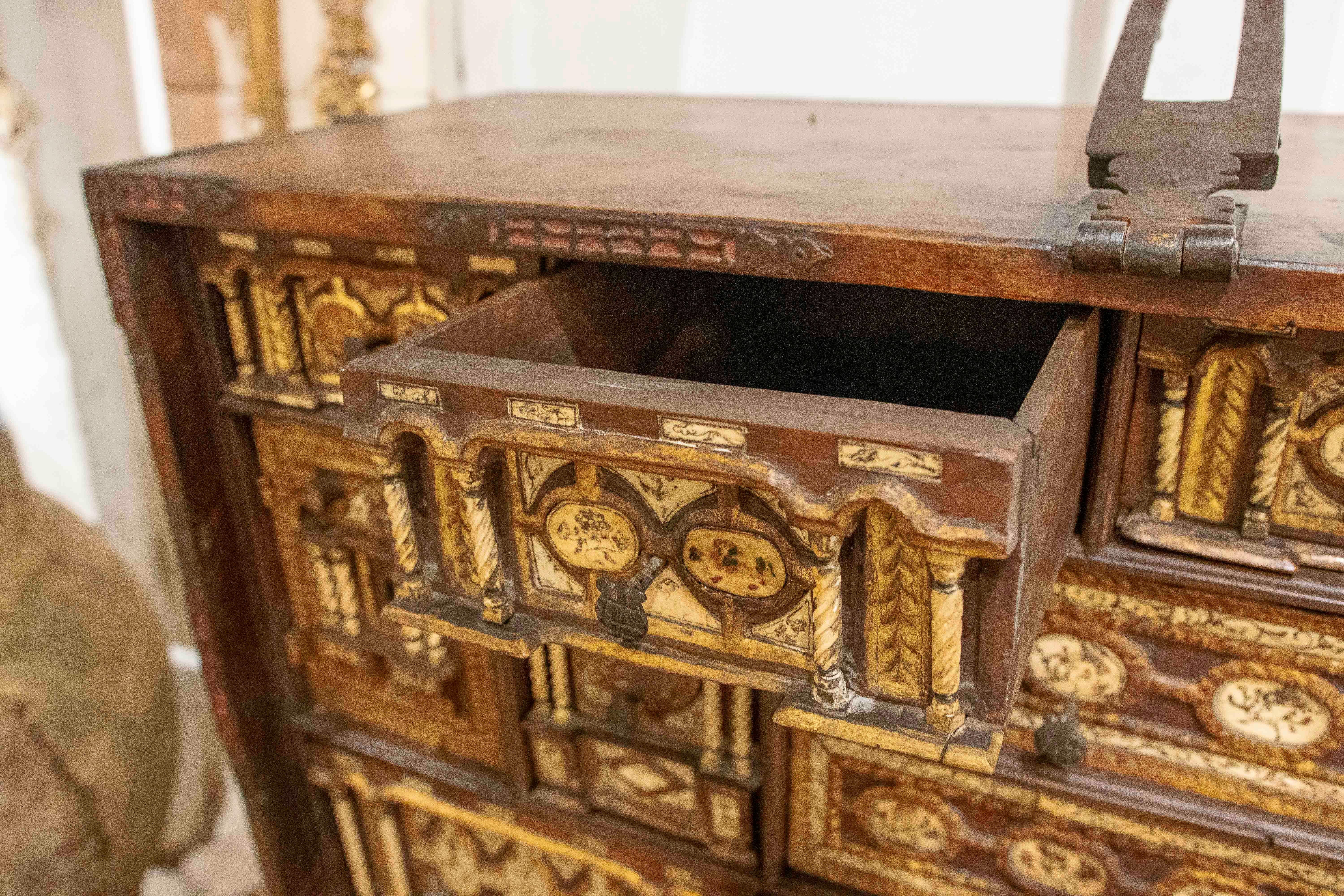 18th Bargas-style Bargueño Desk with a 19th Century Bridge Table For Sale 6