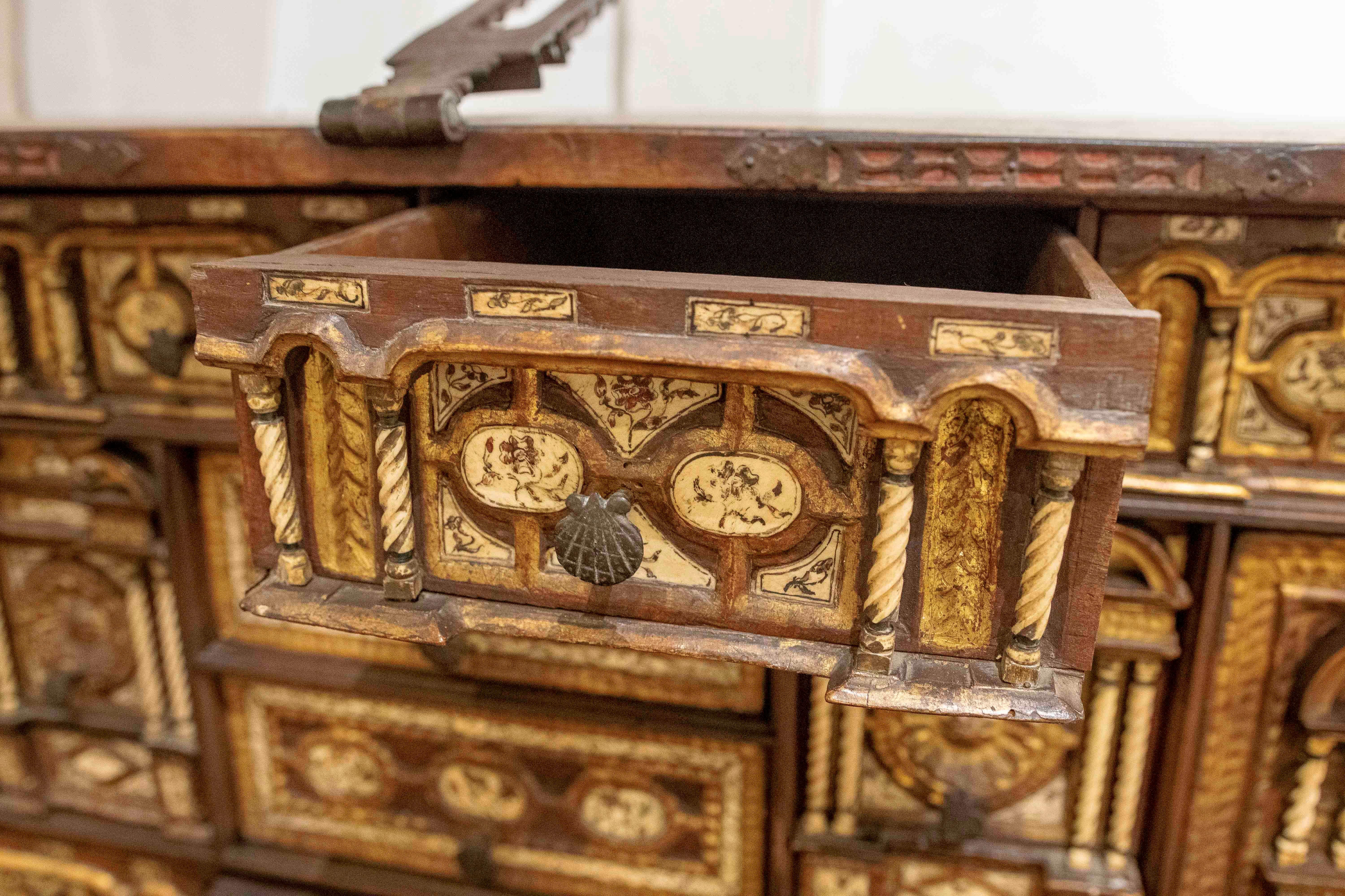 18th Bargas-style Bargueño Desk with a 19th Century Bridge Table For Sale 7