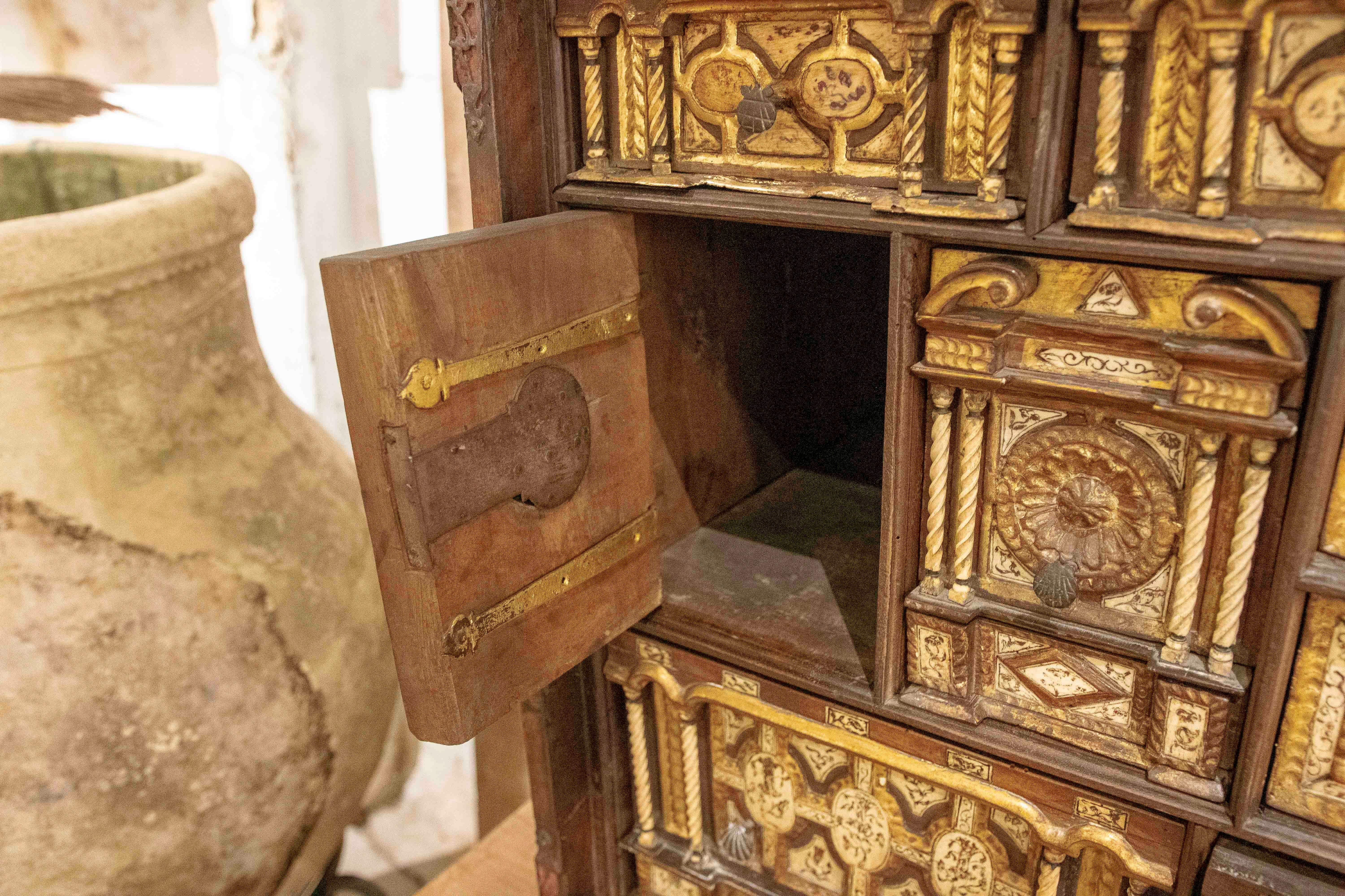 18th Bargas-style Bargueño Desk with a 19th Century Bridge Table For Sale 9