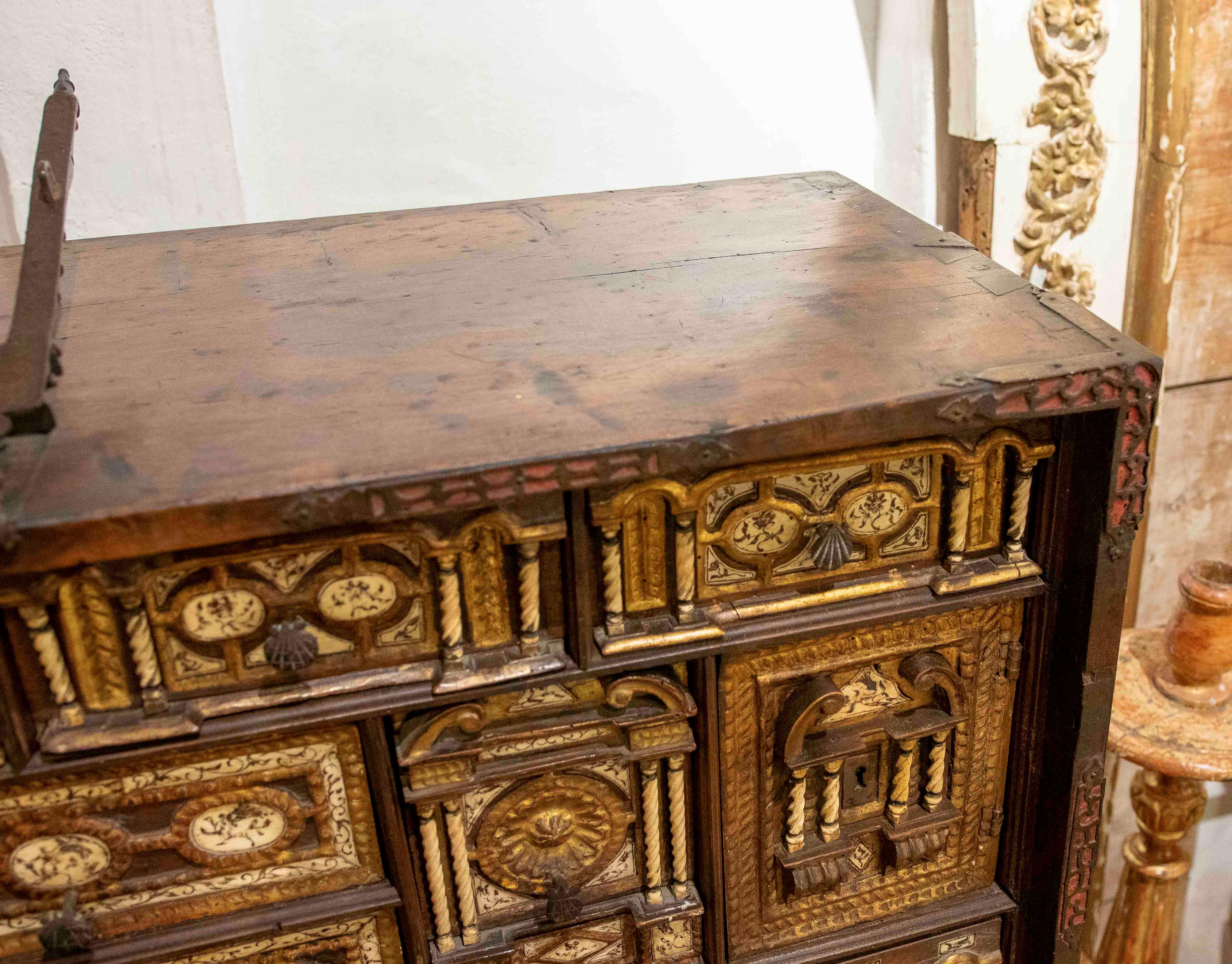 18th Bargas-style Bargueño Desk with a 19th Century Bridge Table For Sale 11