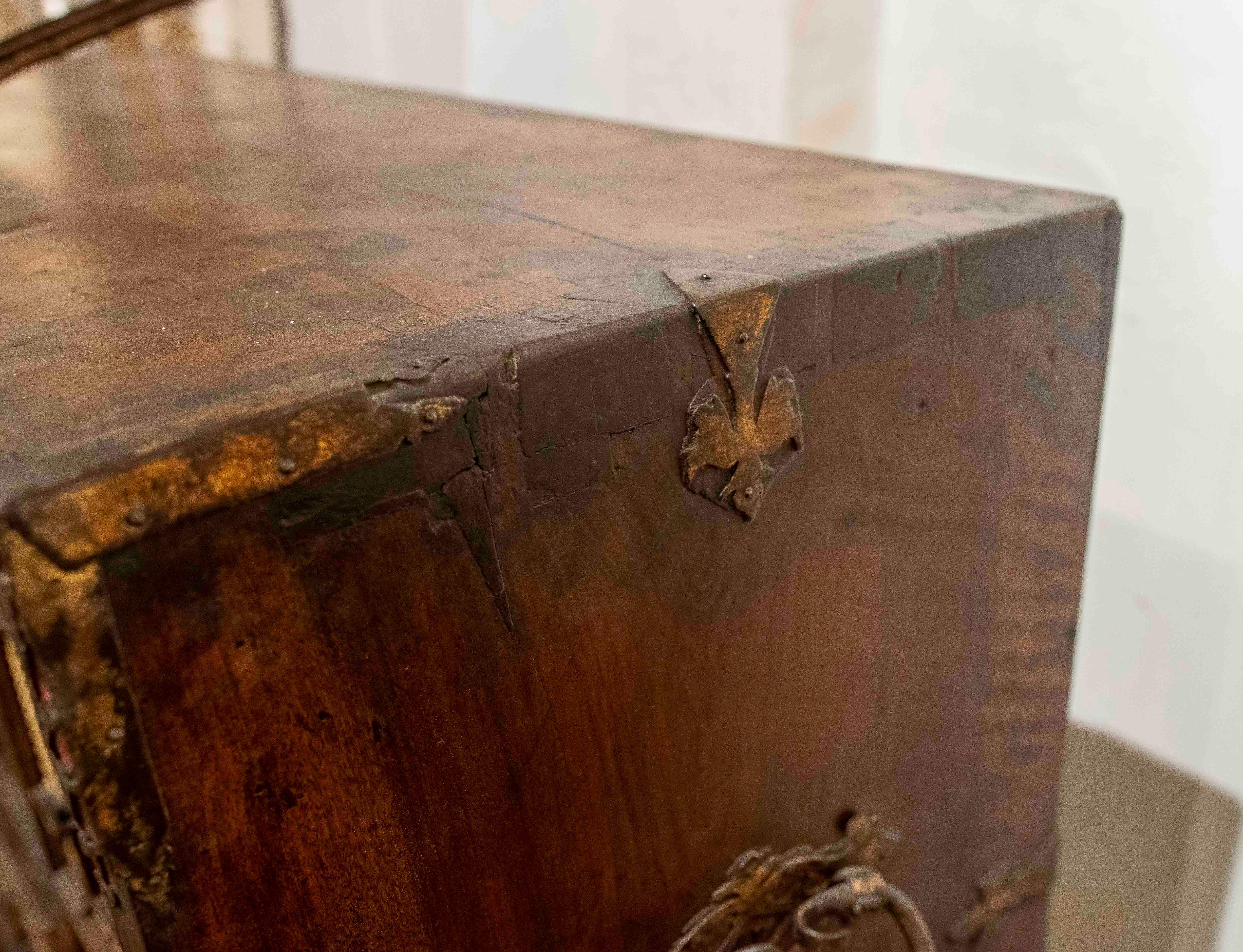 18th Bargas-style Bargueño Desk with a 19th Century Bridge Table For Sale 12