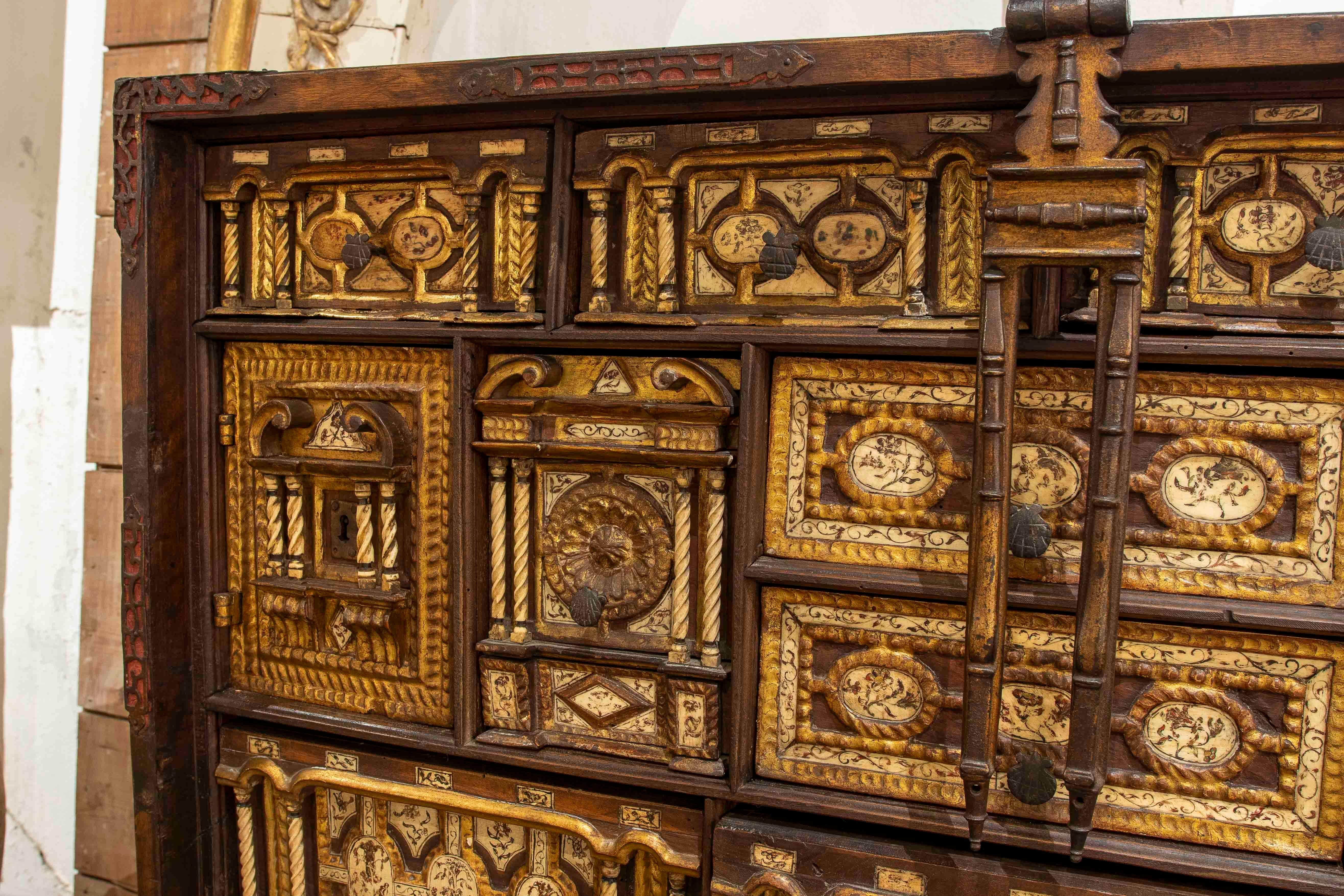 18th Bargas-style Bargueño Desk with a 19th Century Bridge Table In Good Condition For Sale In Marbella, ES