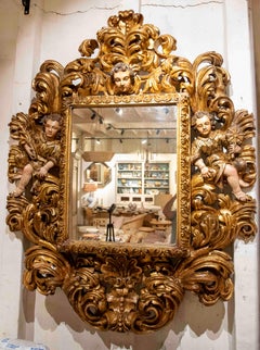 Miroir de sacristie baroque du XVIIIe siècle en bois doré avec des anges
