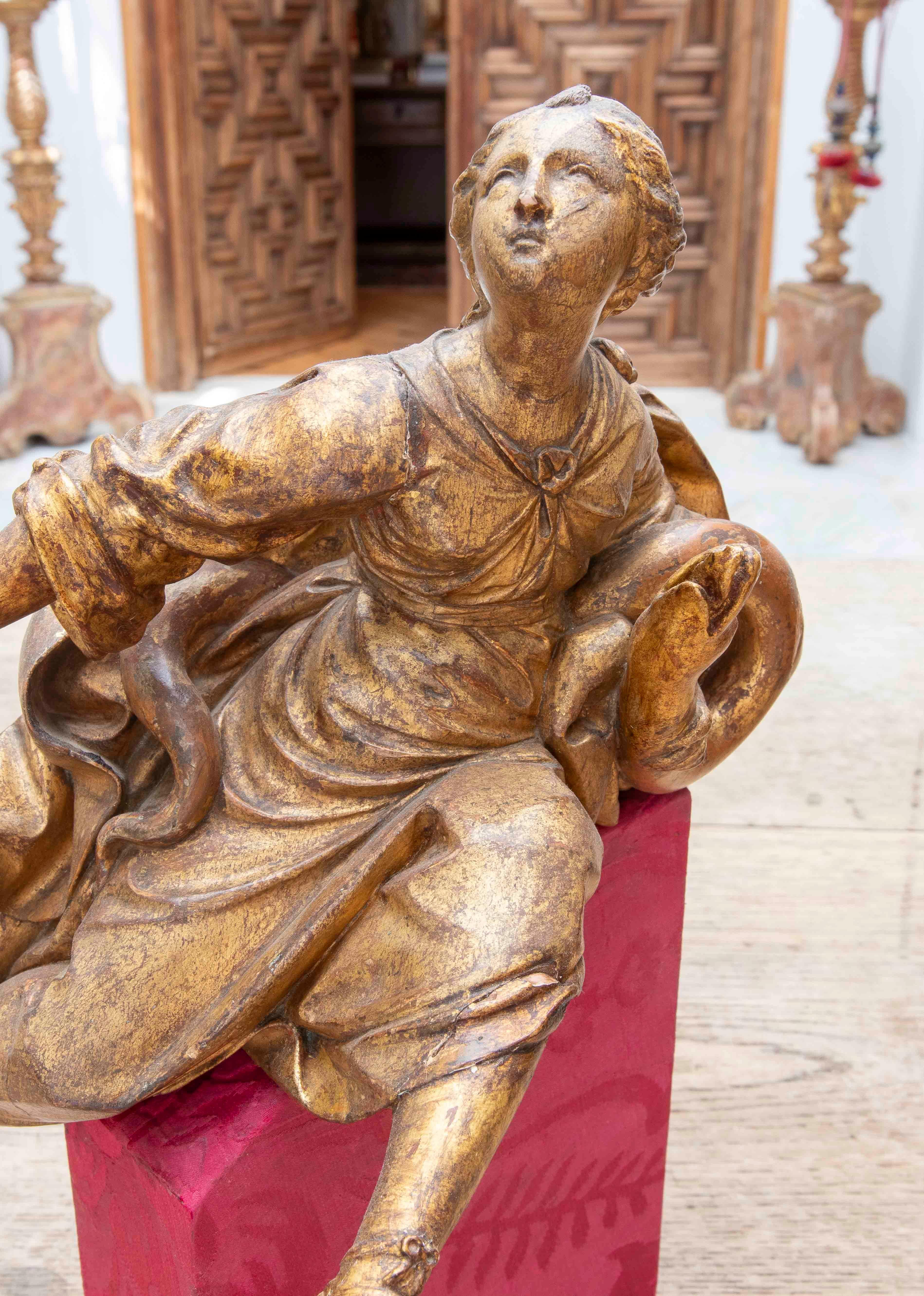 18th Baroque Sculpture of an Allegorical Female Figure in Carved and Gilded Wood For Sale 7