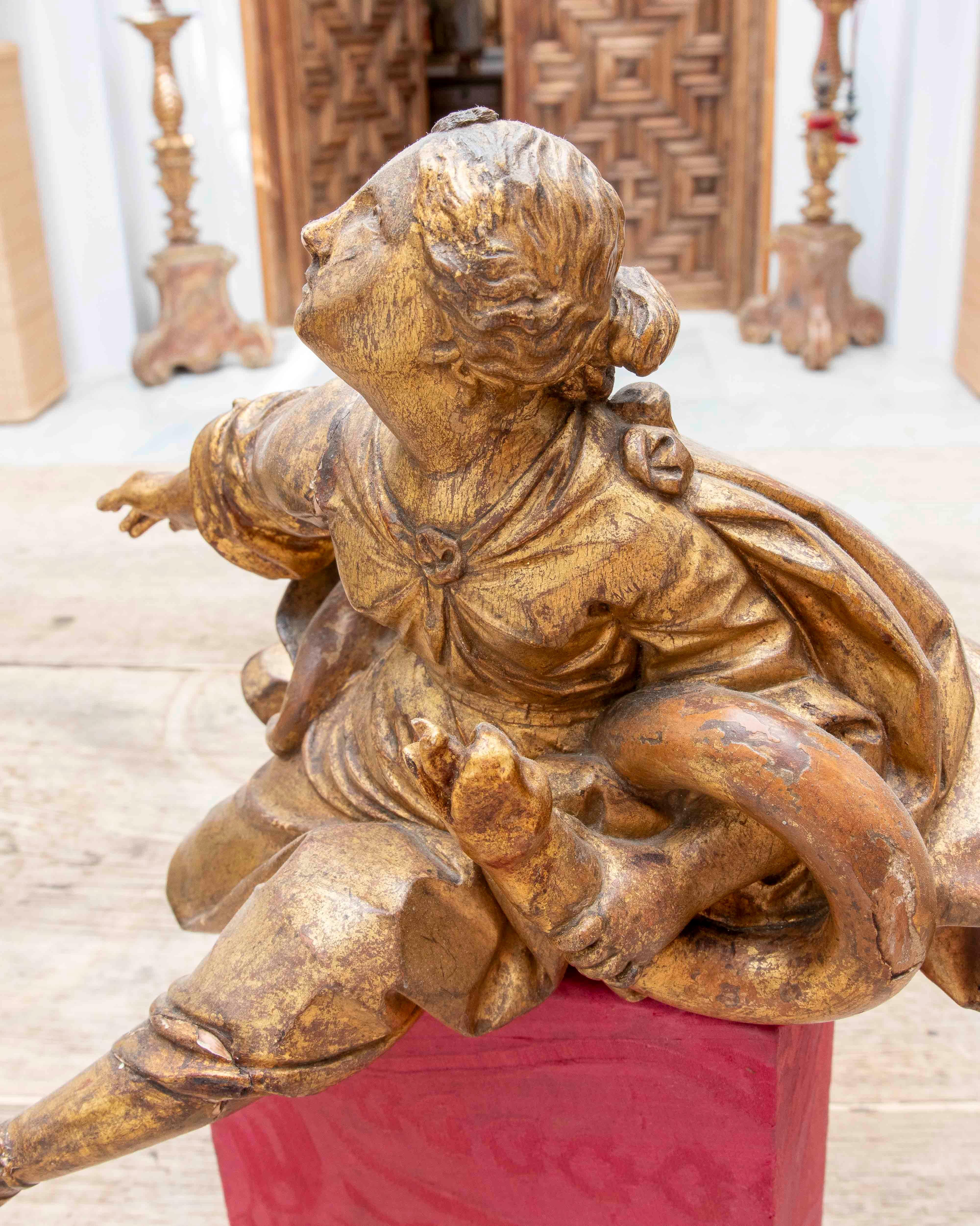 18th Baroque Sculpture of an Allegorical Female Figure in Carved and Gilded Wood For Sale 8