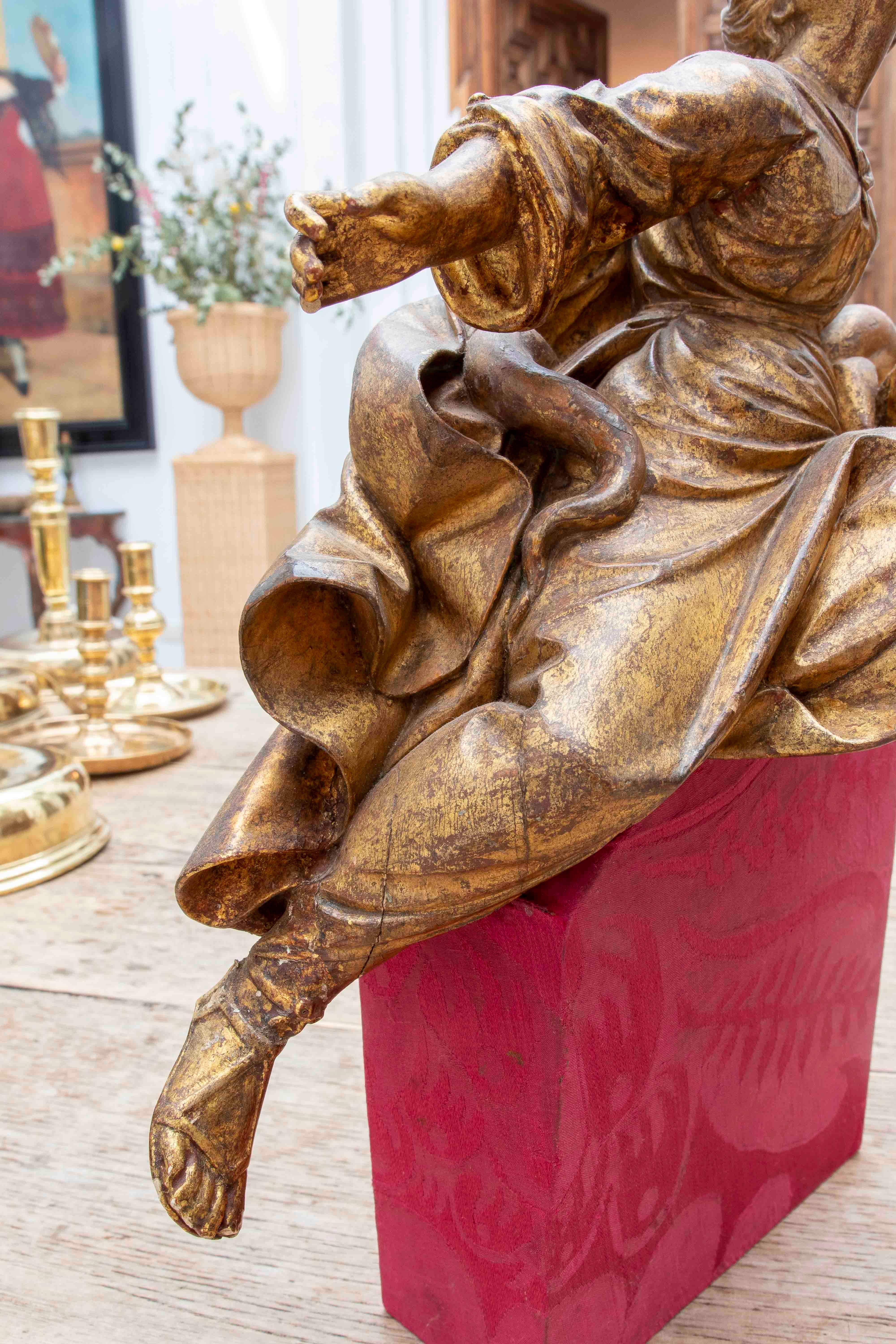 18th Baroque Sculpture of an Allegorical Female Figure in Carved and Gilded Wood For Sale 2