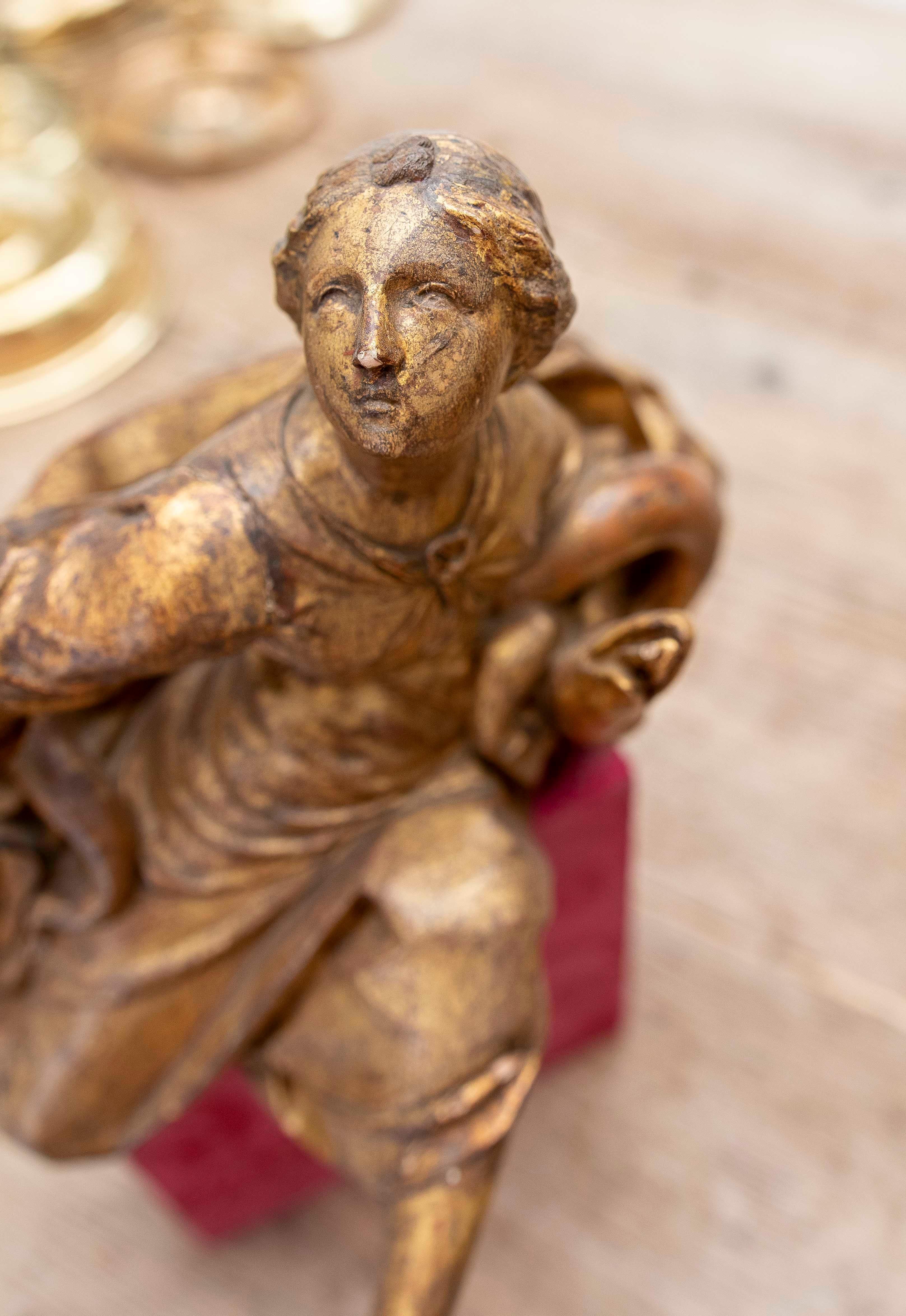 18th Baroque Sculpture of an Allegorical Female Figure in Carved and Gilded Wood For Sale 4