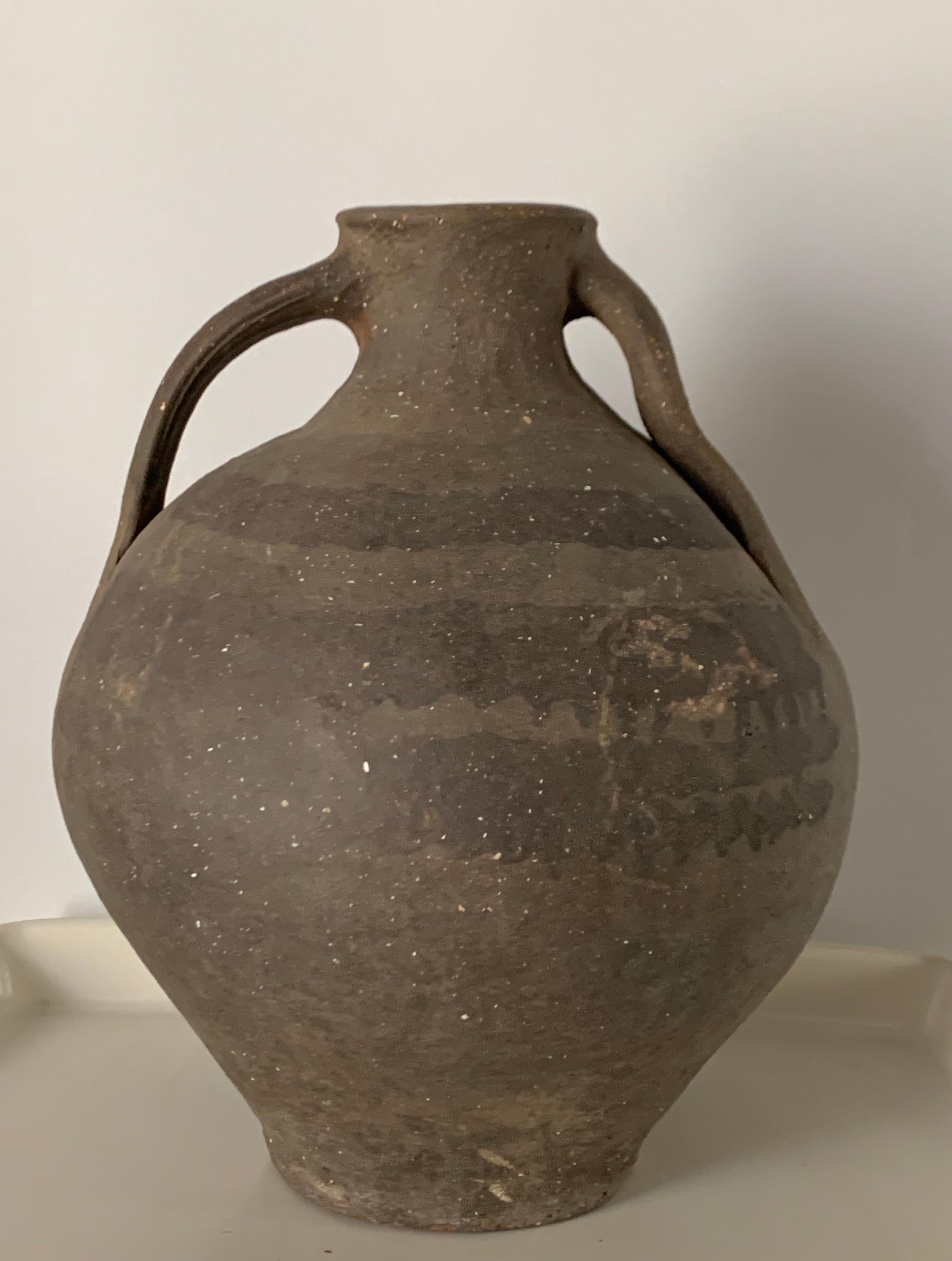 Rare grey pitcher ‘cantaro’ from Calanda, Aragon-Zaragoza area of Spain. A rare piece from a Private collection, circa 1750. Other examples can be seen in the Museo de Zaragoza.
With gorgeous original patina, this jar features the characteristic