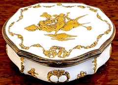 18° C  Tabacchiera allegorica in smalto dorato,  Laboratorio Atrib Fromery